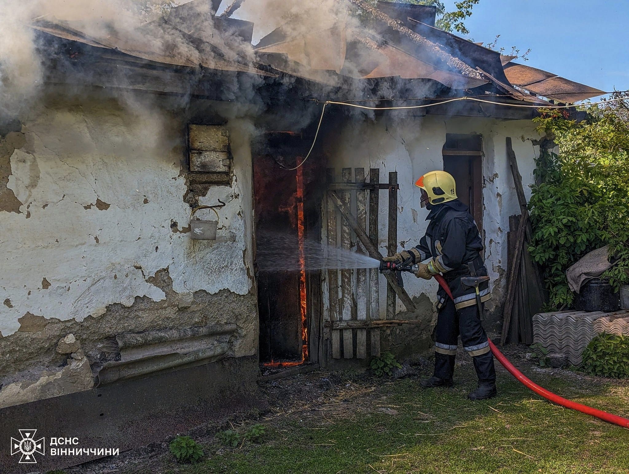 Через замикання загорівся будинок у Хмільницькому районі