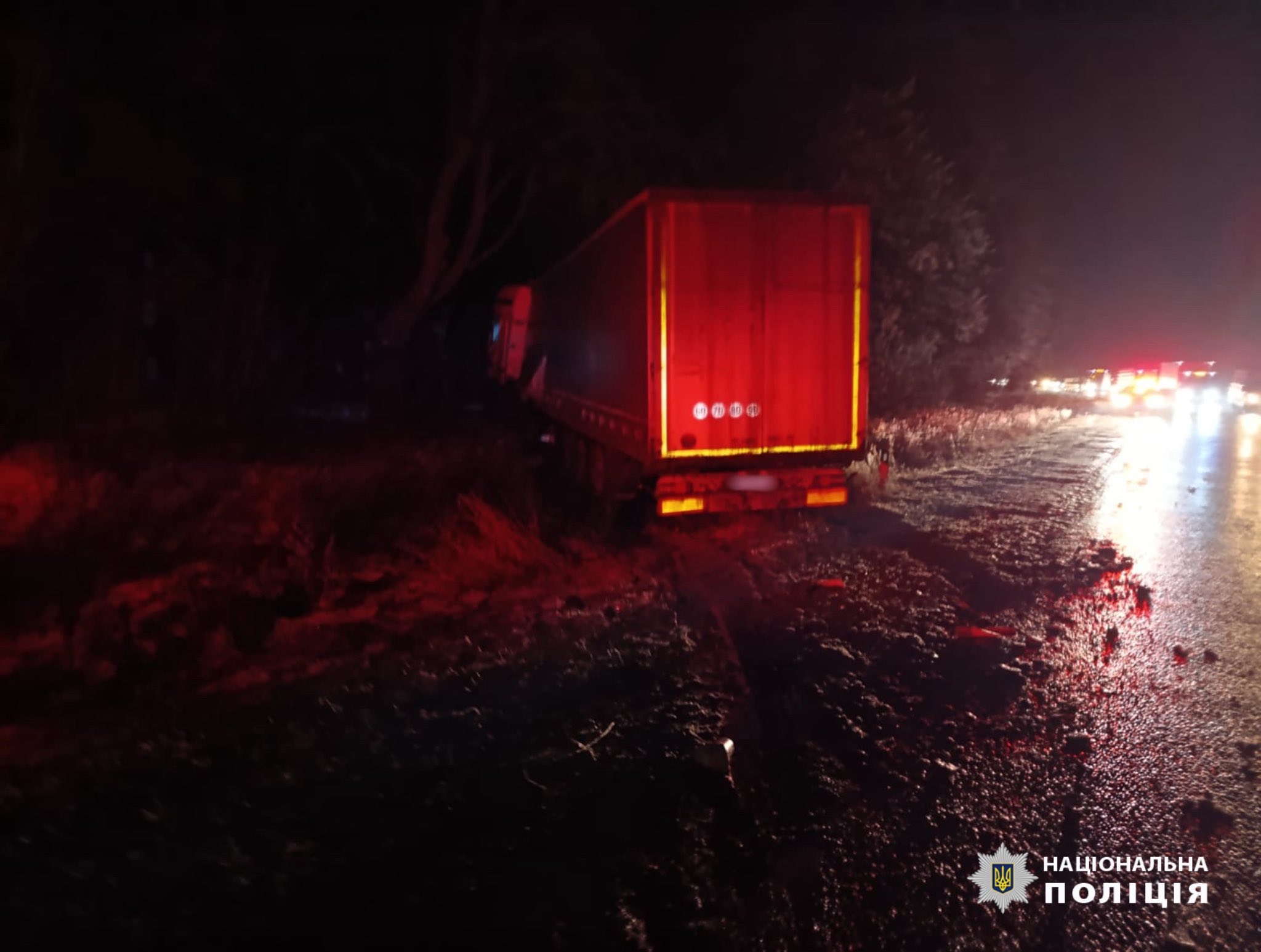 Зіткнулися вантажівка та мікроавтобус в Немирівській громаді – загинула жінка