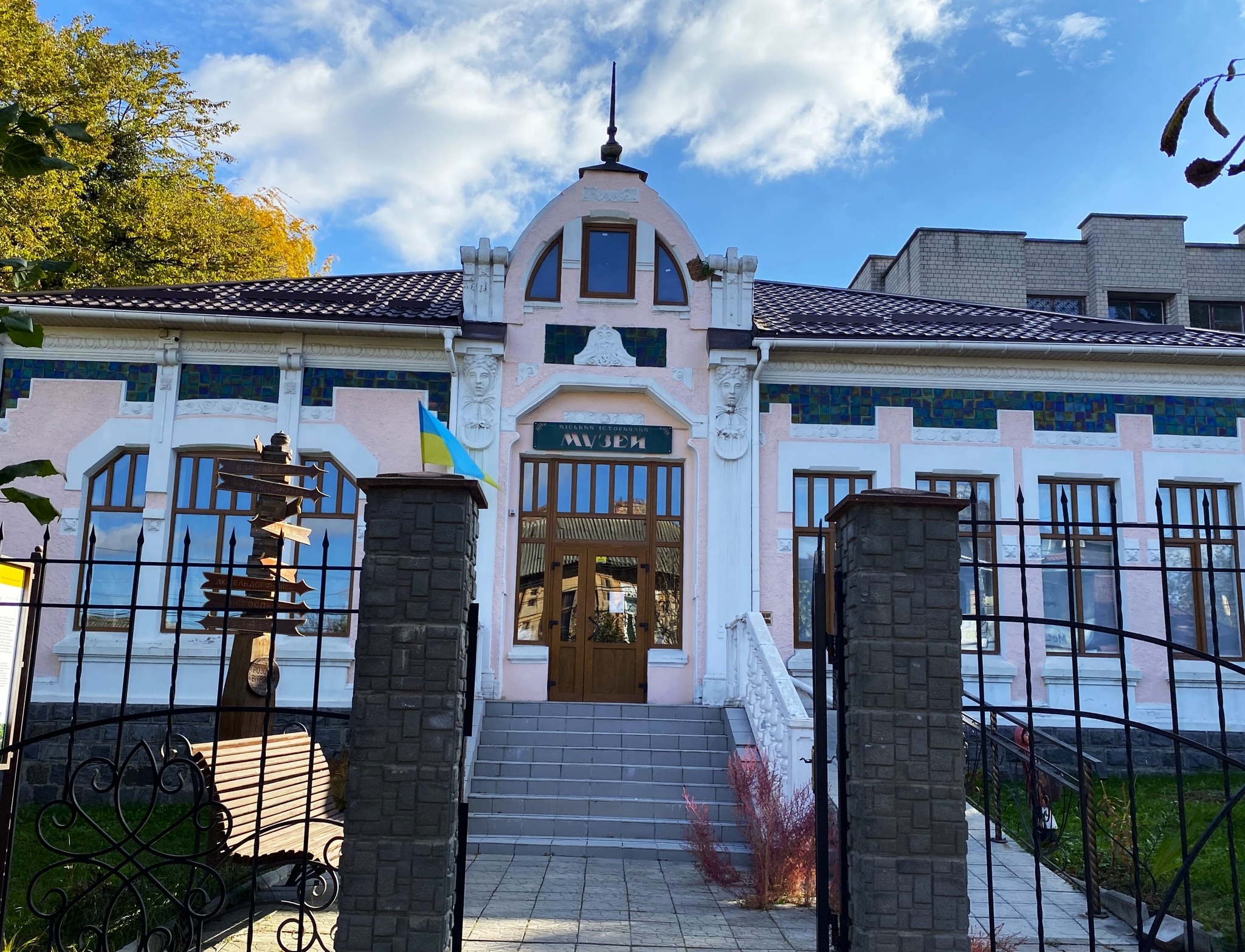 На Вінниччині відбулася виставка робіт відомого жмеринчанина Анатолія Базилевича