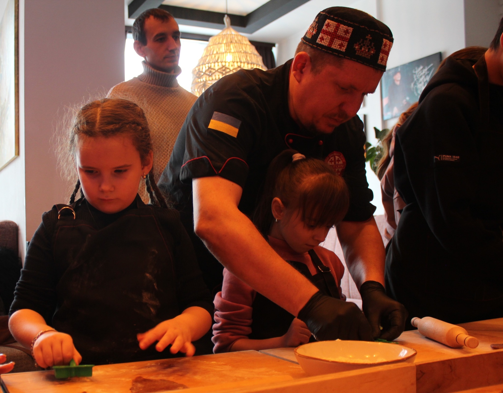 Для діток вінницьких волонтерів провели майстер-клас з приготування печива