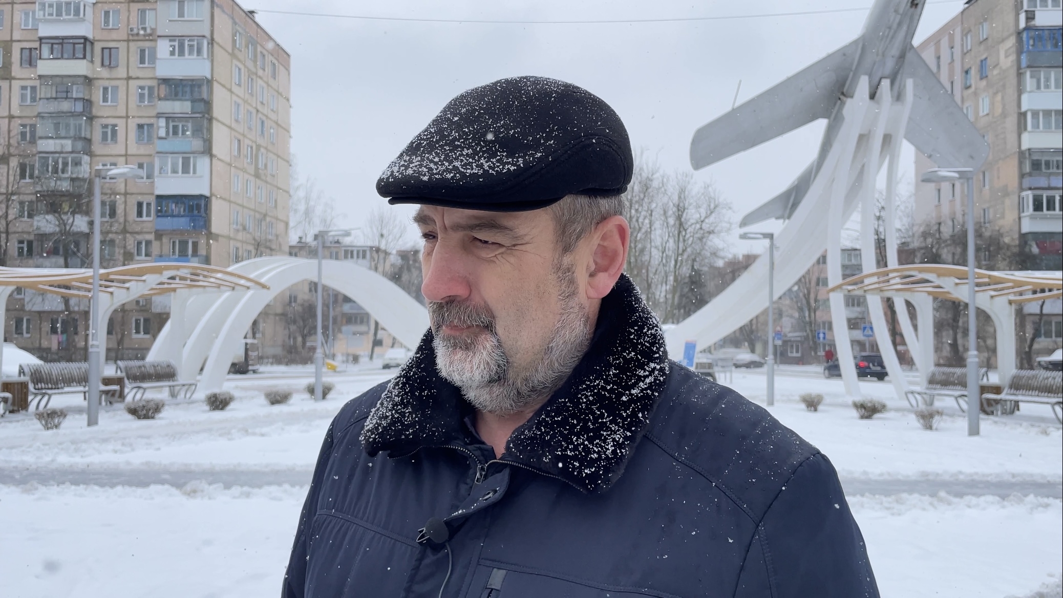 31 спецмашина "Вінницького шляхового управління" прибирає місто від снігу