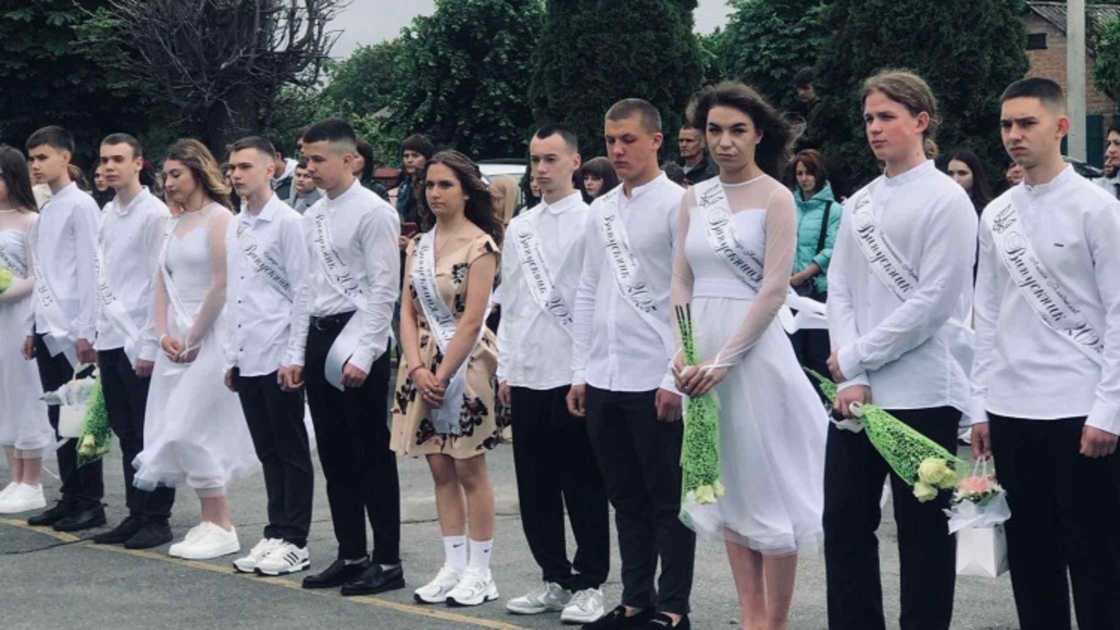 «Замість квітів - донат на ЗСУ»: гасло останнього дзвоника у Калинівській громаді
