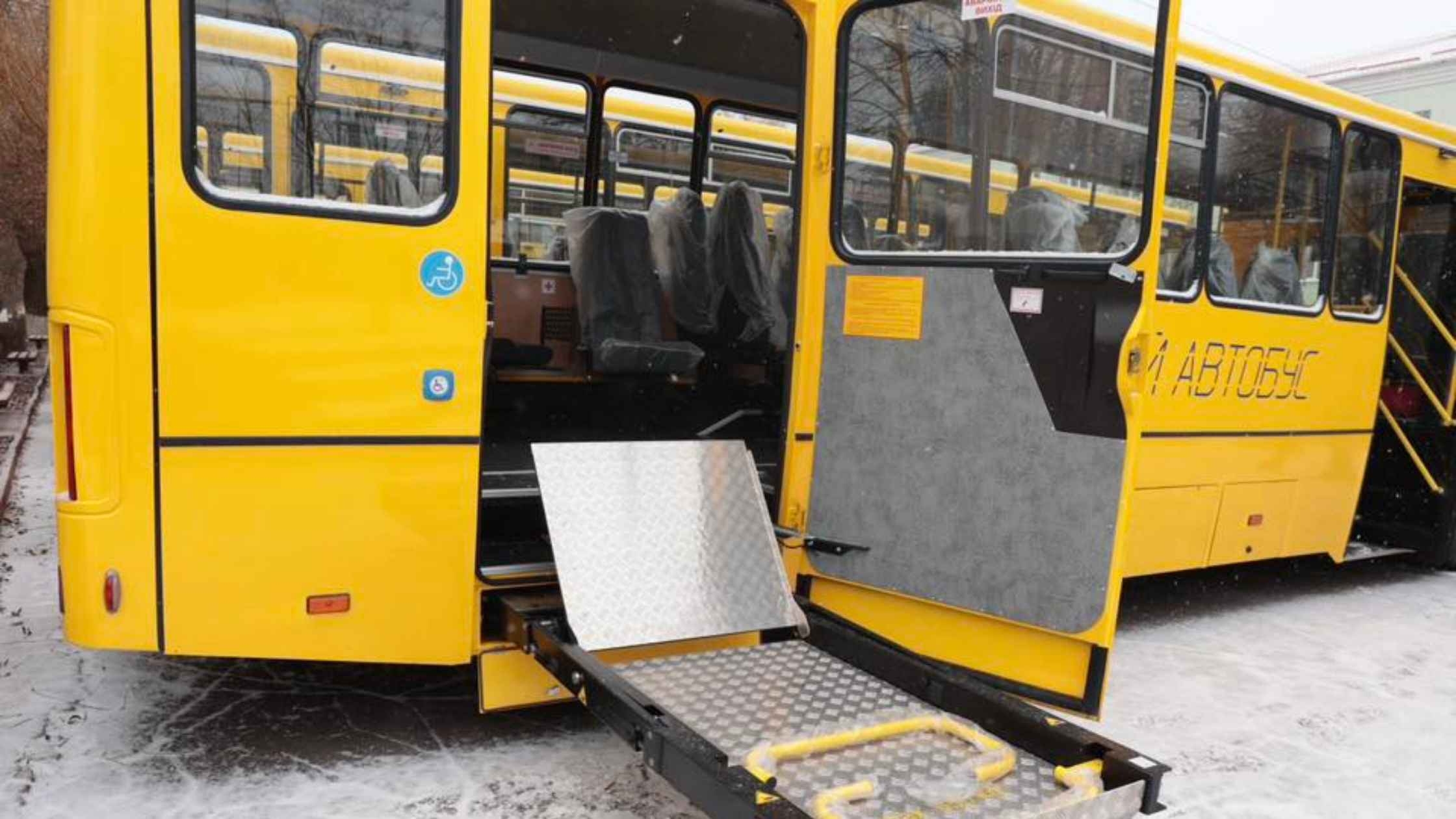 11 шкільних автобусів передали для дев’яти територіальних громад Вінниччини