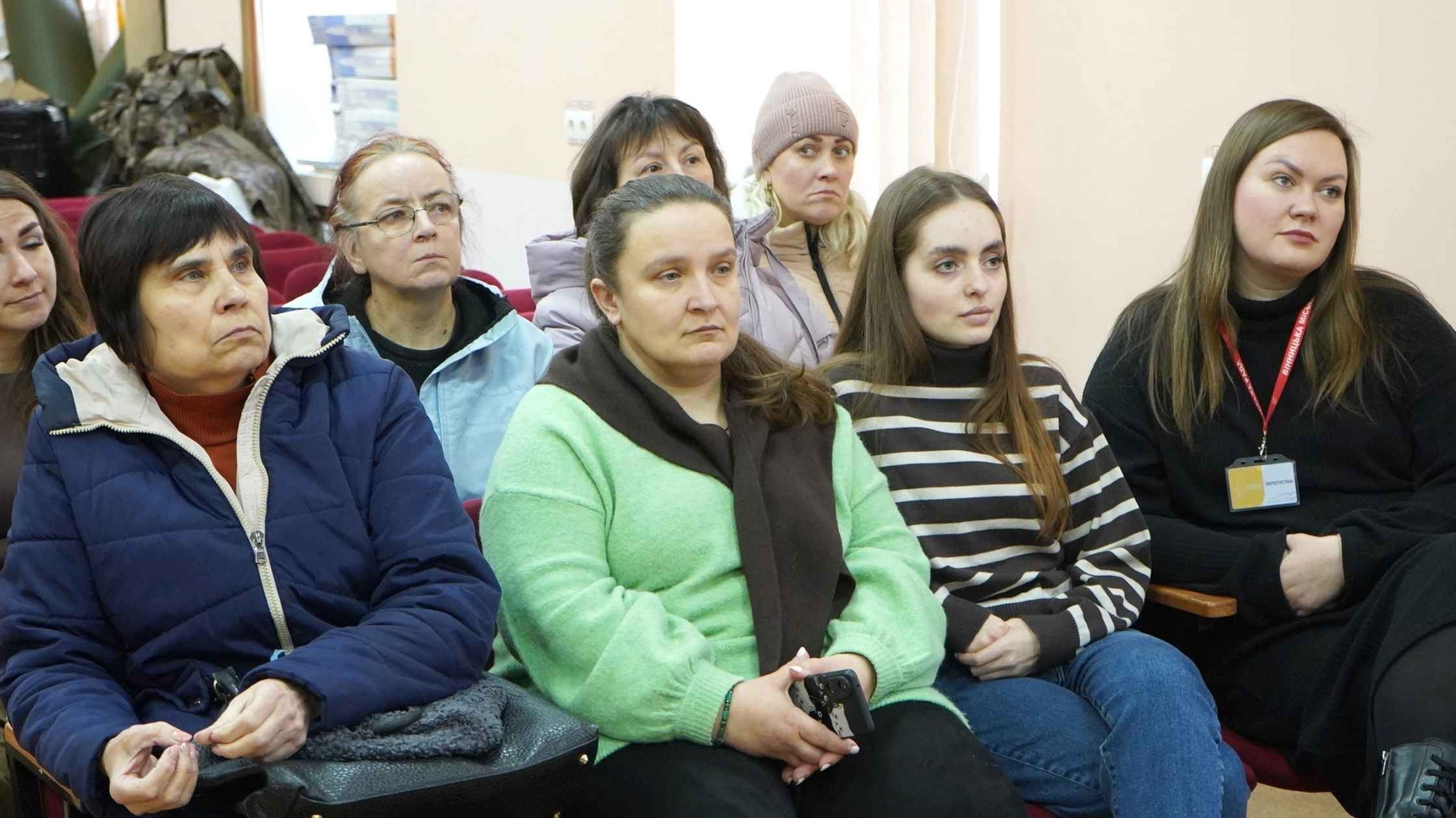 Акумуляторні ліхтарі від британських волонтерів отримали вінницькі родини