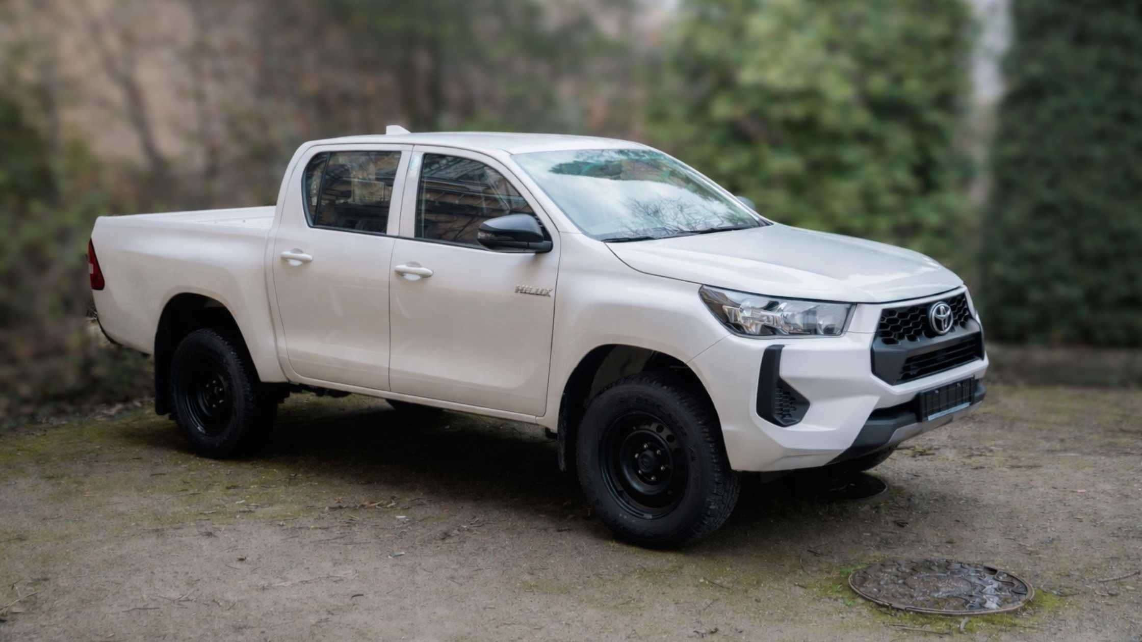 Автівку для виконання бойових завдань отримав підрозділ Сил спеціальних операцій від Вінницької громади