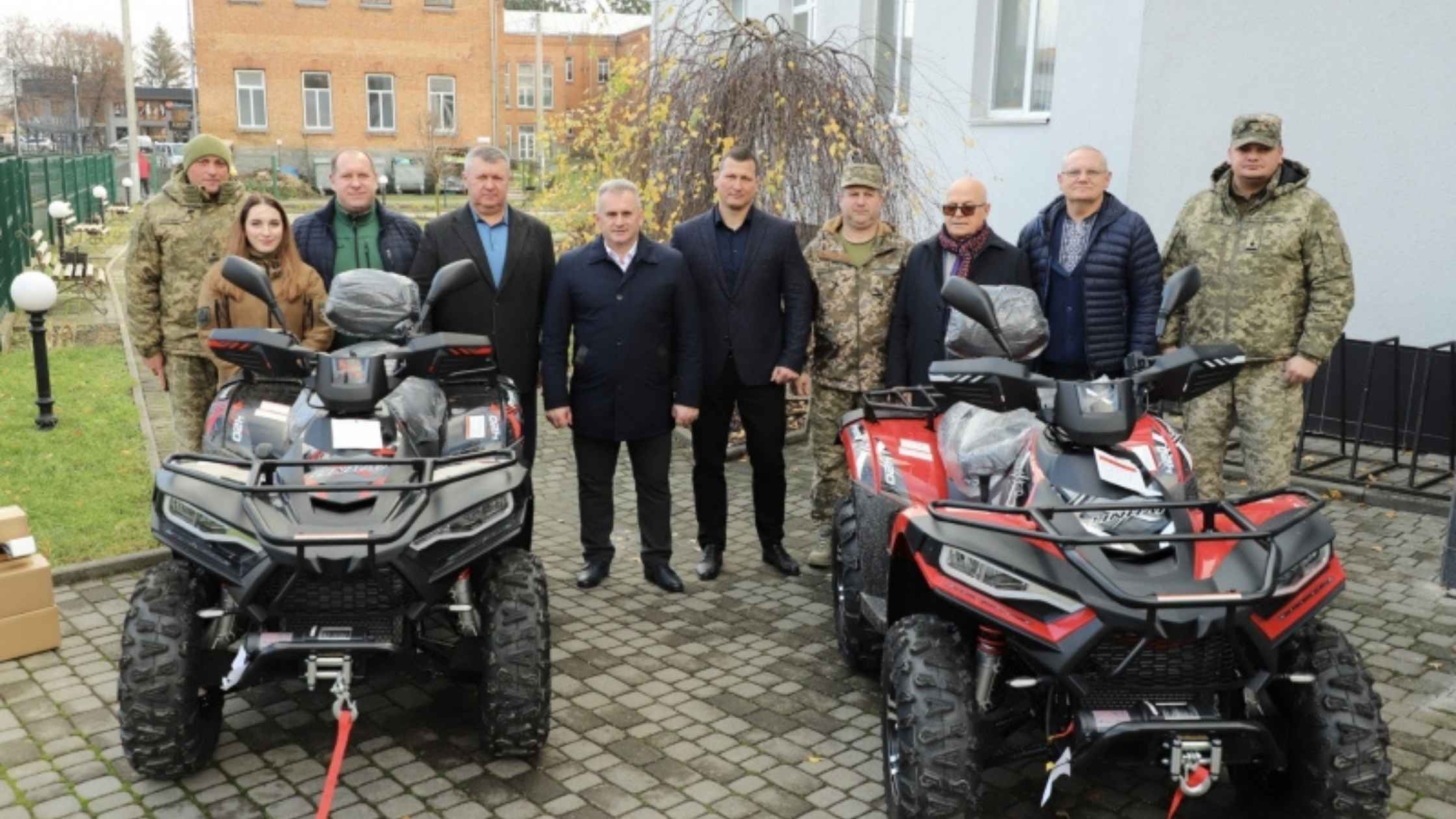 Барська громада передала на фронт два квадроцикли, бури та акумулятори до мавіків
