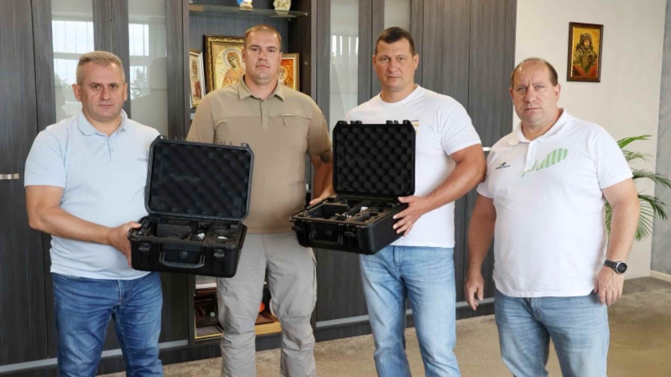 Барська громада передала військовим два квадрокоптери