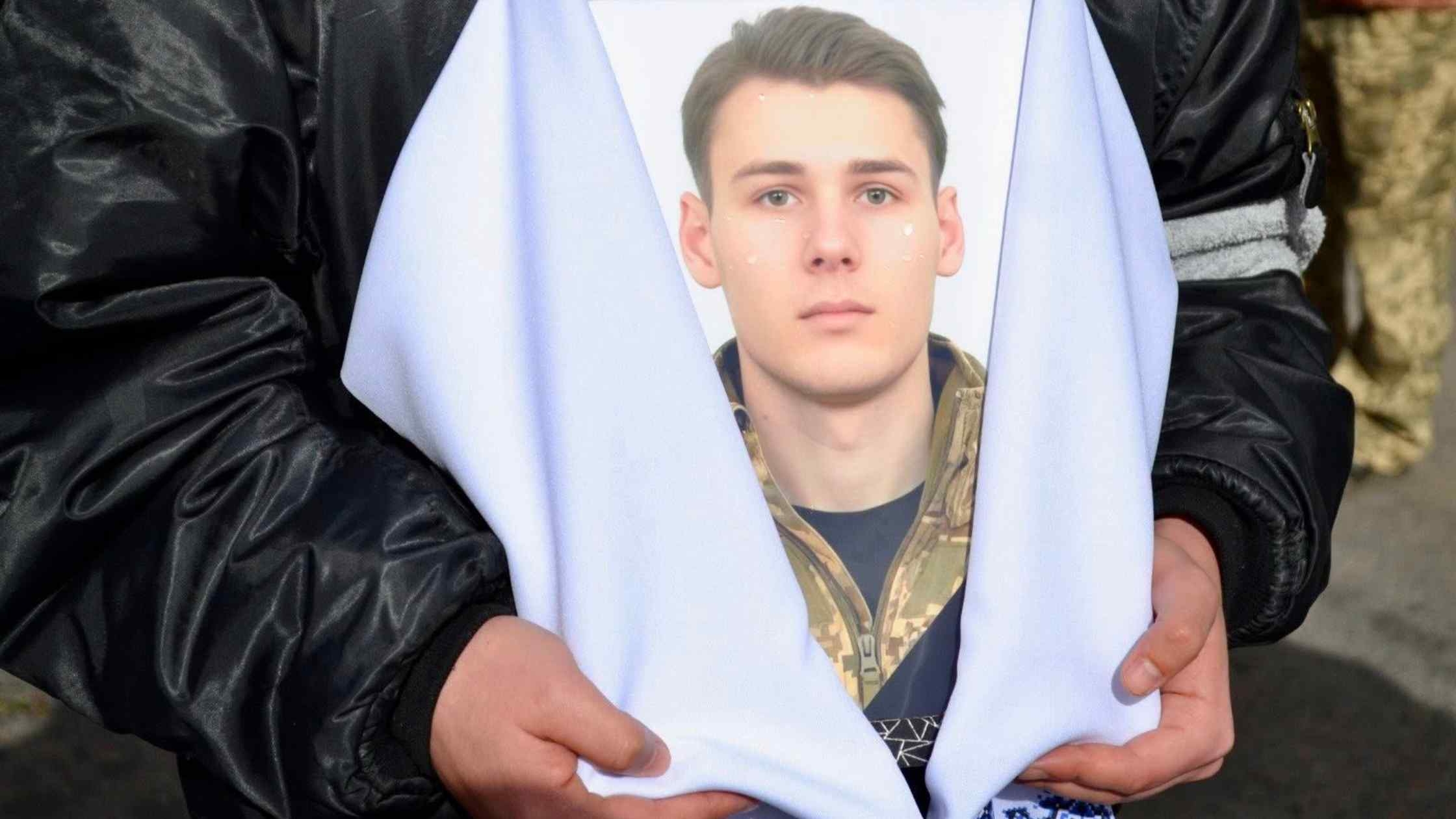 Бершадська громада прощалась із загиблим на фронті 19-річним захисником