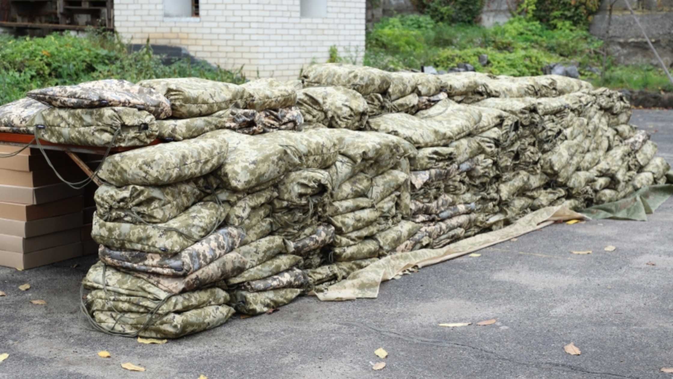 Бійці тероборони отримали сучасні дрони та маскувальні плащі з Вінниччини
