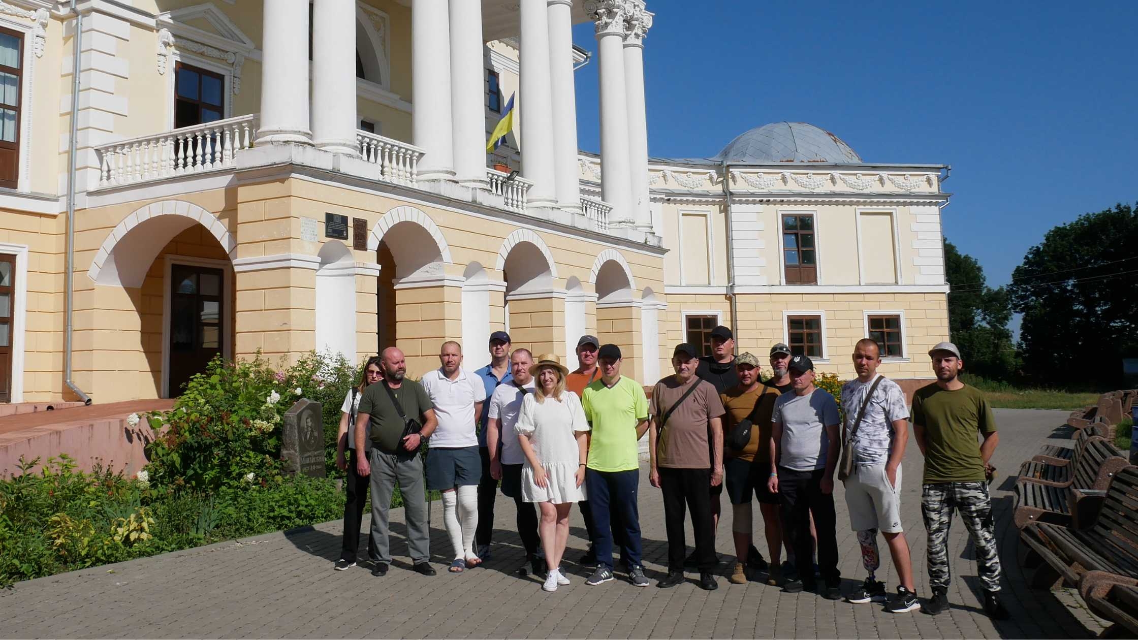 Для ветеранів з Вінниччини організували поїздку історичними та культурними місцями області