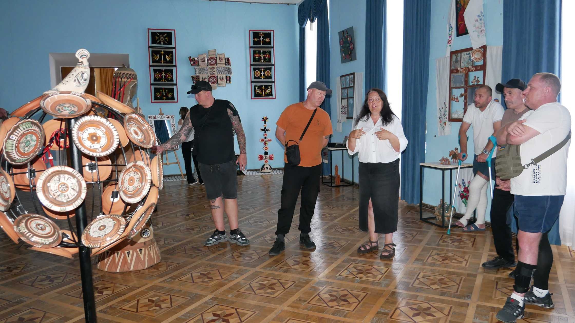 Для ветеранів з Вінниччини організували поїздку історичними та культурними місцями області