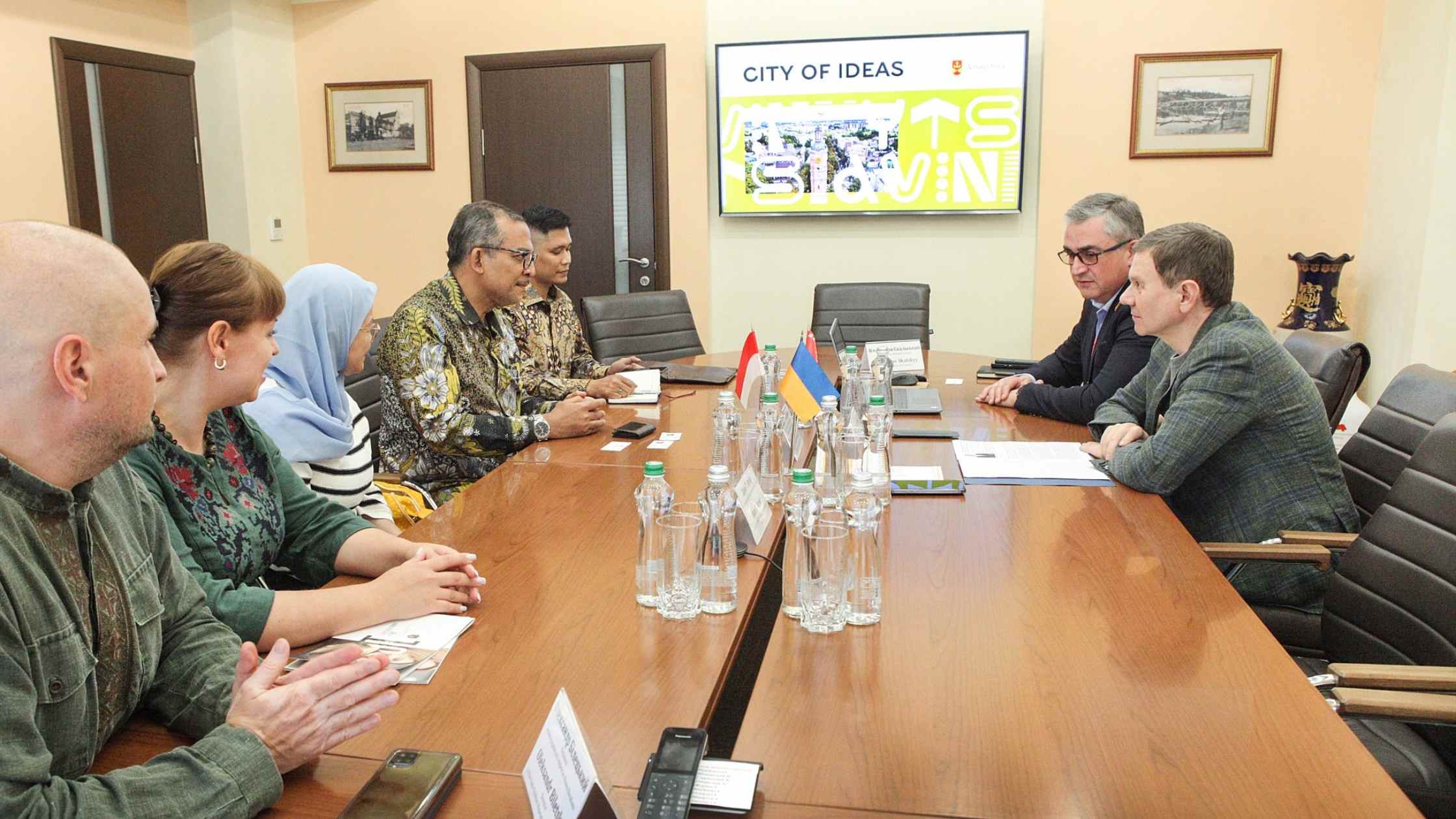До Вінниці з діловим візитом завітала делегація з Індонезії