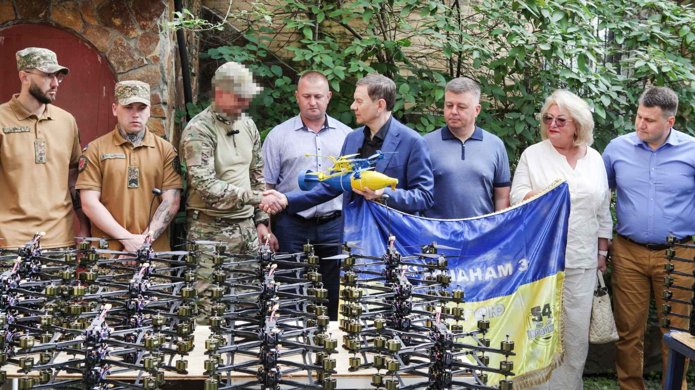 Дрони та роботизований комплекс для перевезень на лінії зіткнення: вінничани підсилили ще три бригади