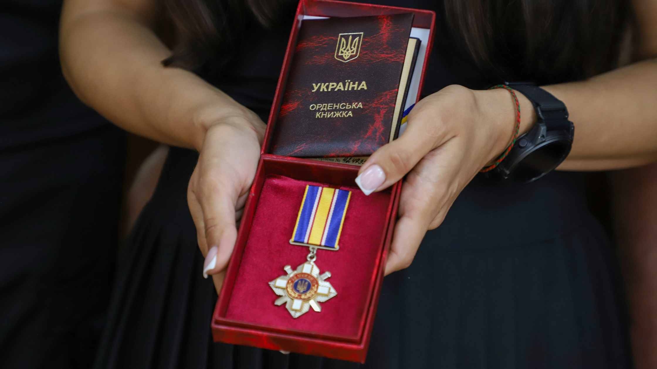 Дружина загиблого вінницького командира взводу отримала його посмертну нагороду