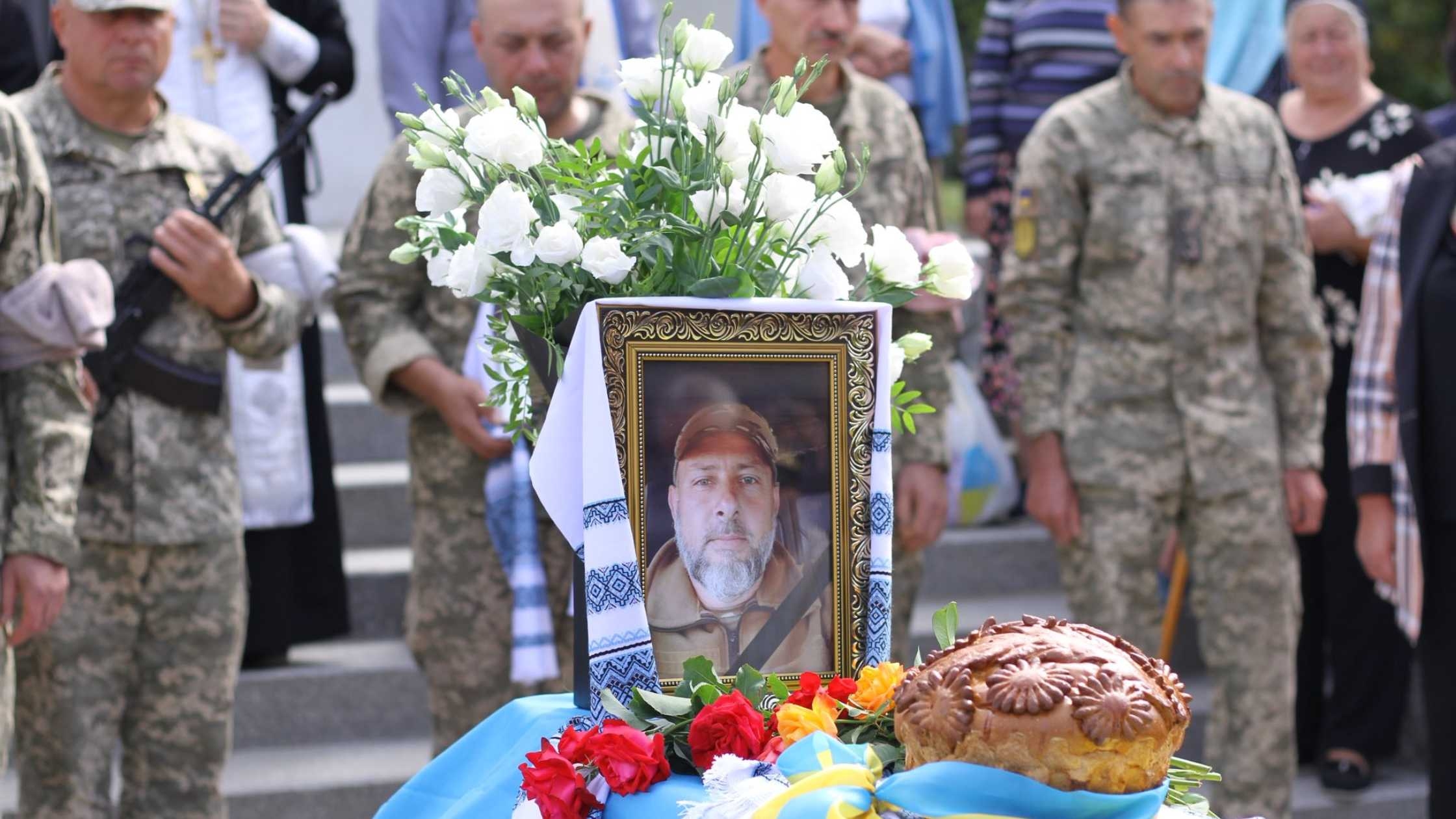 Гайсинська громада зустріла “на щиті” полеглого на Запоріжжі захисника