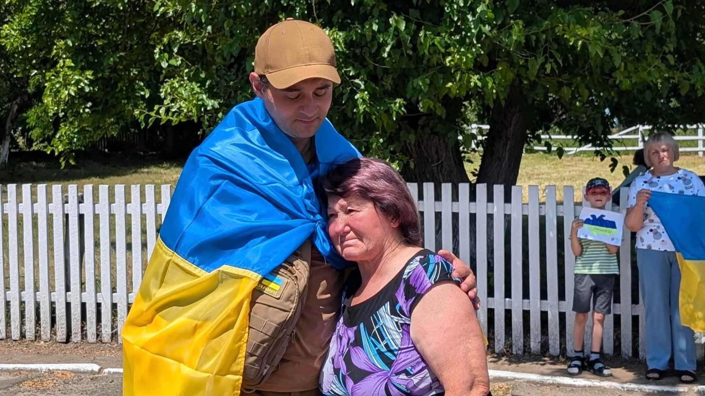 Гайсинська громада зустріла земляка, який повернувся з ворожого полону
