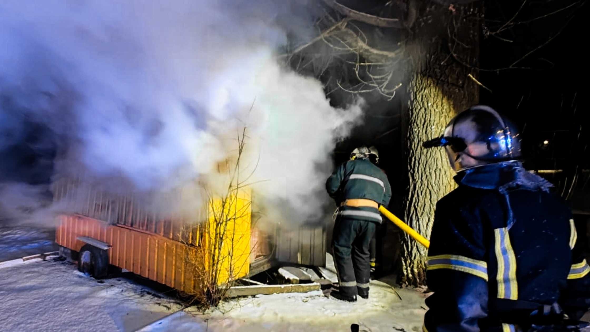 Горіла квартира у вінницькій багатоповерхівці: врятували двох собак і кішку