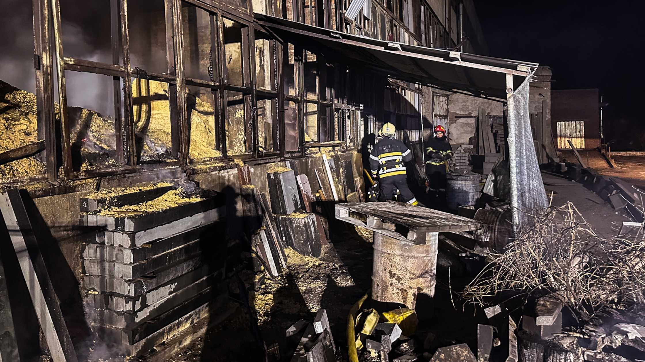 Горіли складські приміщення на площі 200 кв. м. на вулиці Гетьмана Мазепи у Вінниці