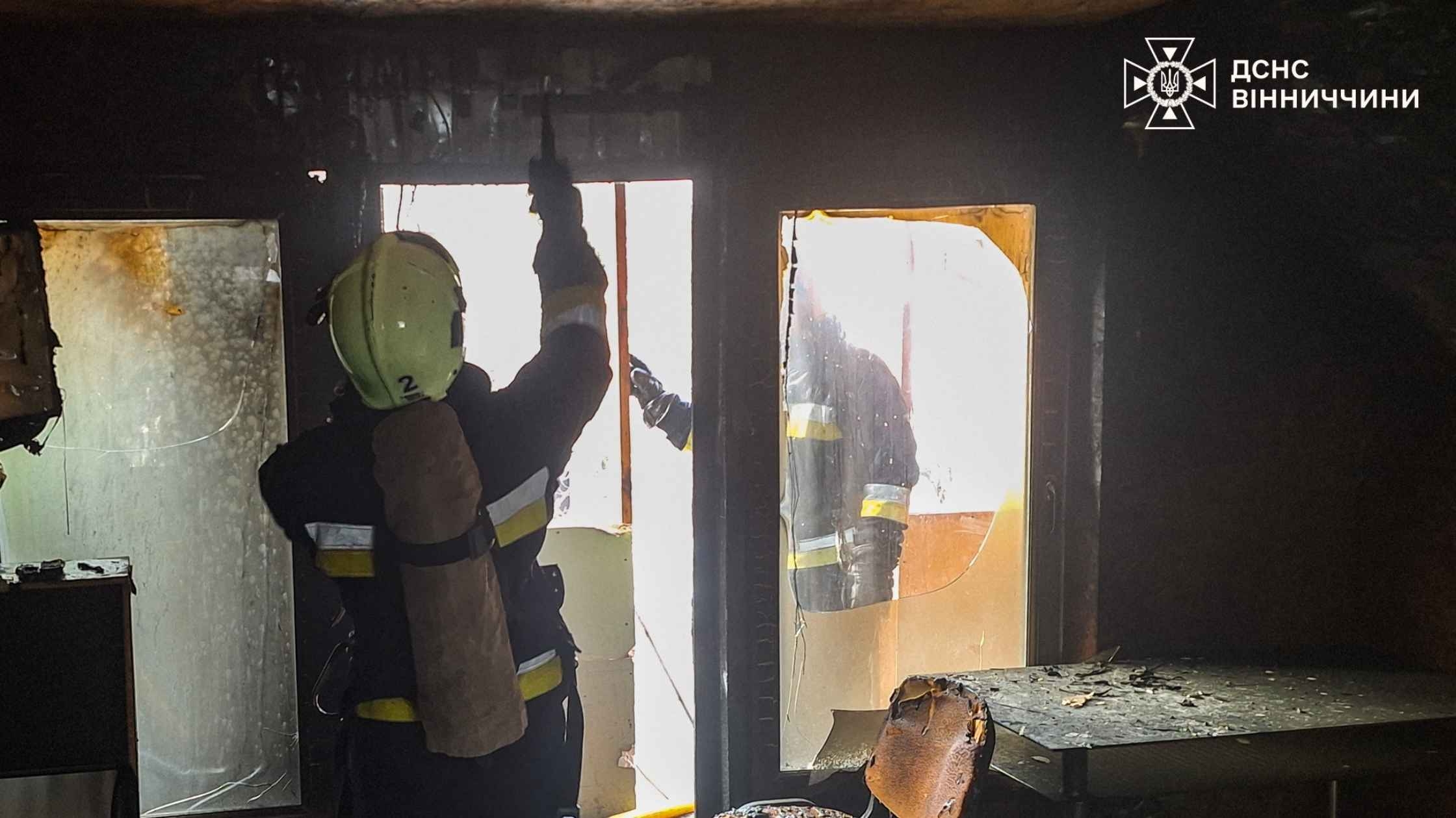Горів двоповерховий житловий будинок на вул.Довженка у Вінниці