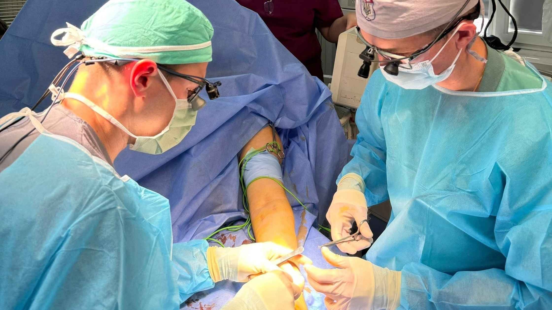 Команда ортопластичних хірургів зі США приїздила допомагати вінницьким хірургам