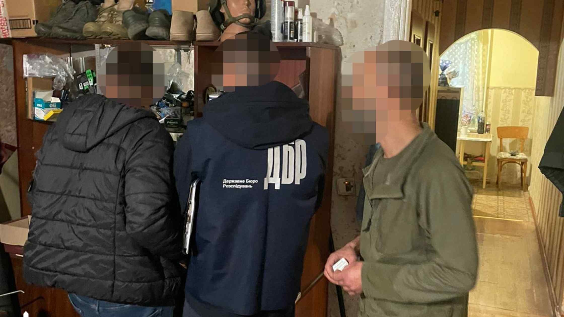Заступник командира частини залучив підлеглих до ремонту своєї хати на Вінниччині