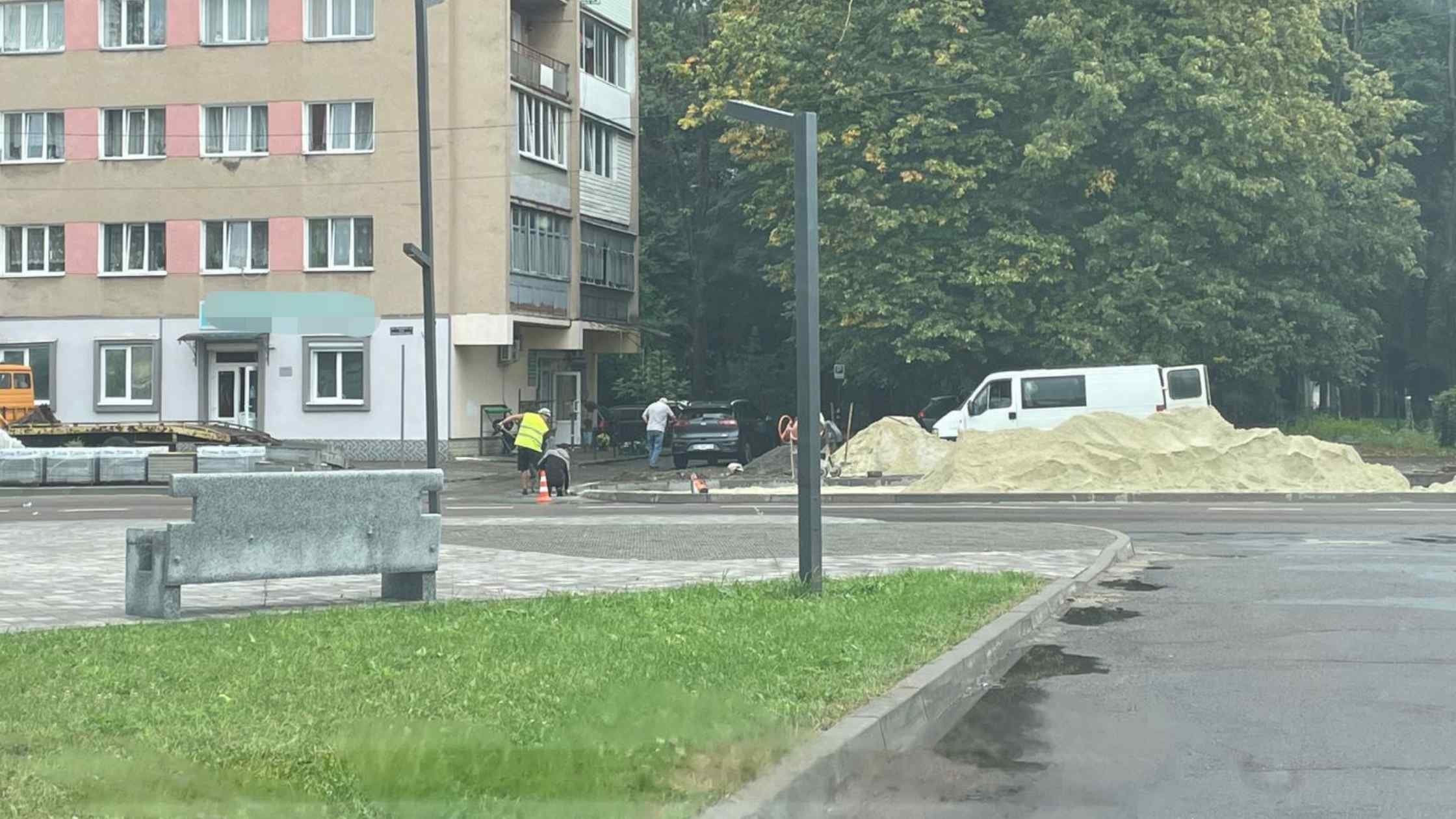 Заступник командира частини залучив підлеглих до ремонту своєї хати на Вінниччині