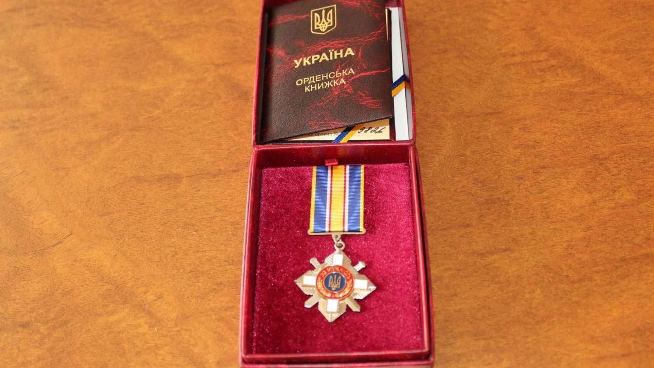 Мати 24-річного загиблого “азовця” з Козятинської громади отримала нагороду сина