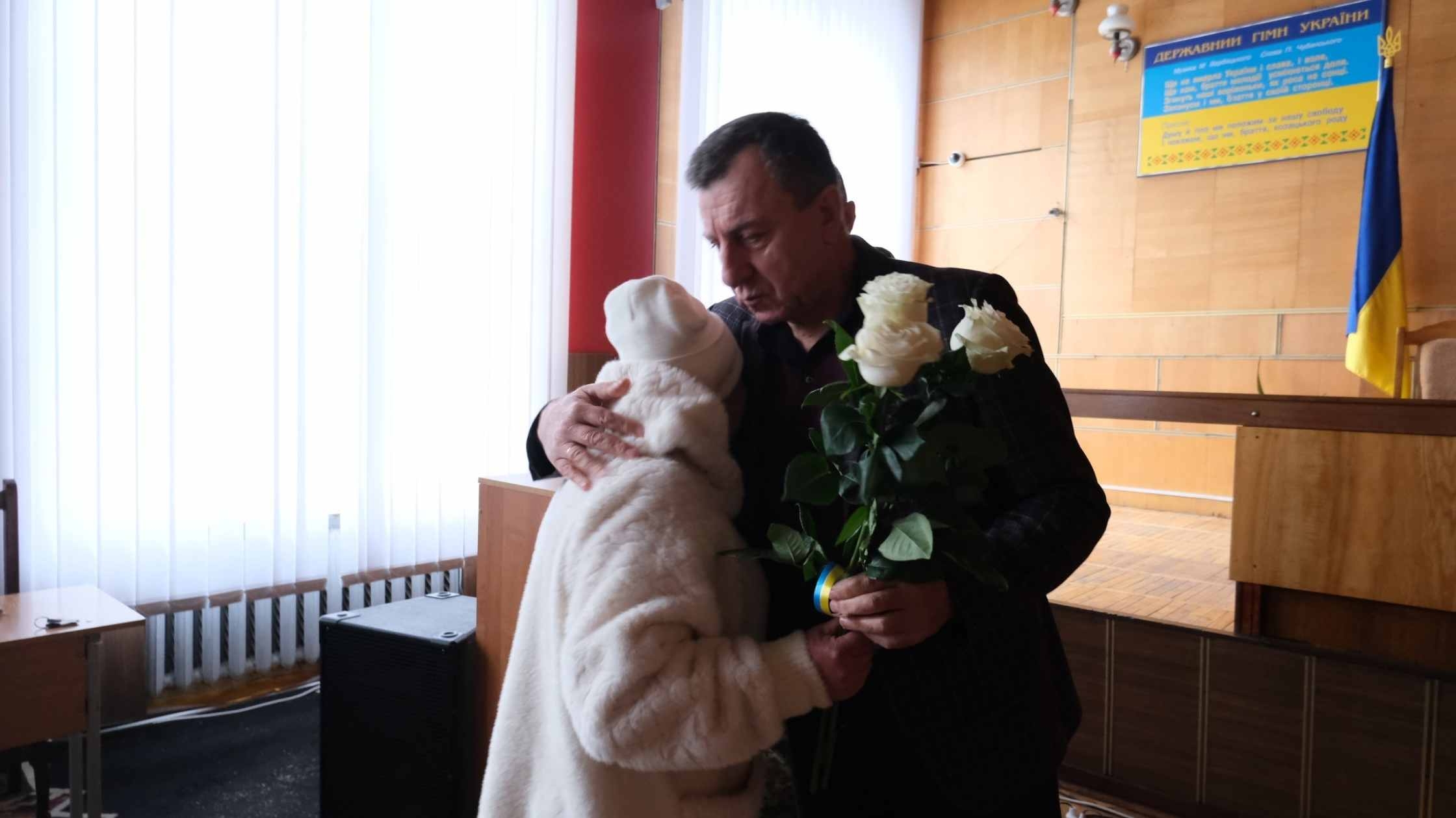 Мати загиблого воїна з Липовця отримала його посмертний “Хрест Героя”