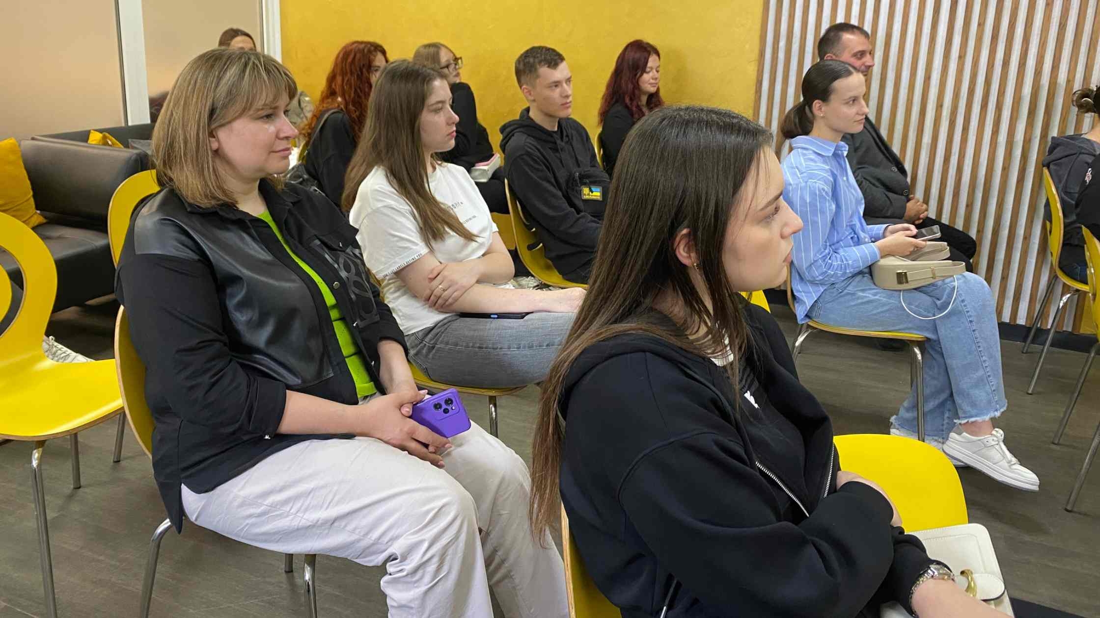 Молодь Вінниці зустрілася з адвокаткою в рамках проєкту «PROфорієнтація для підлітків»