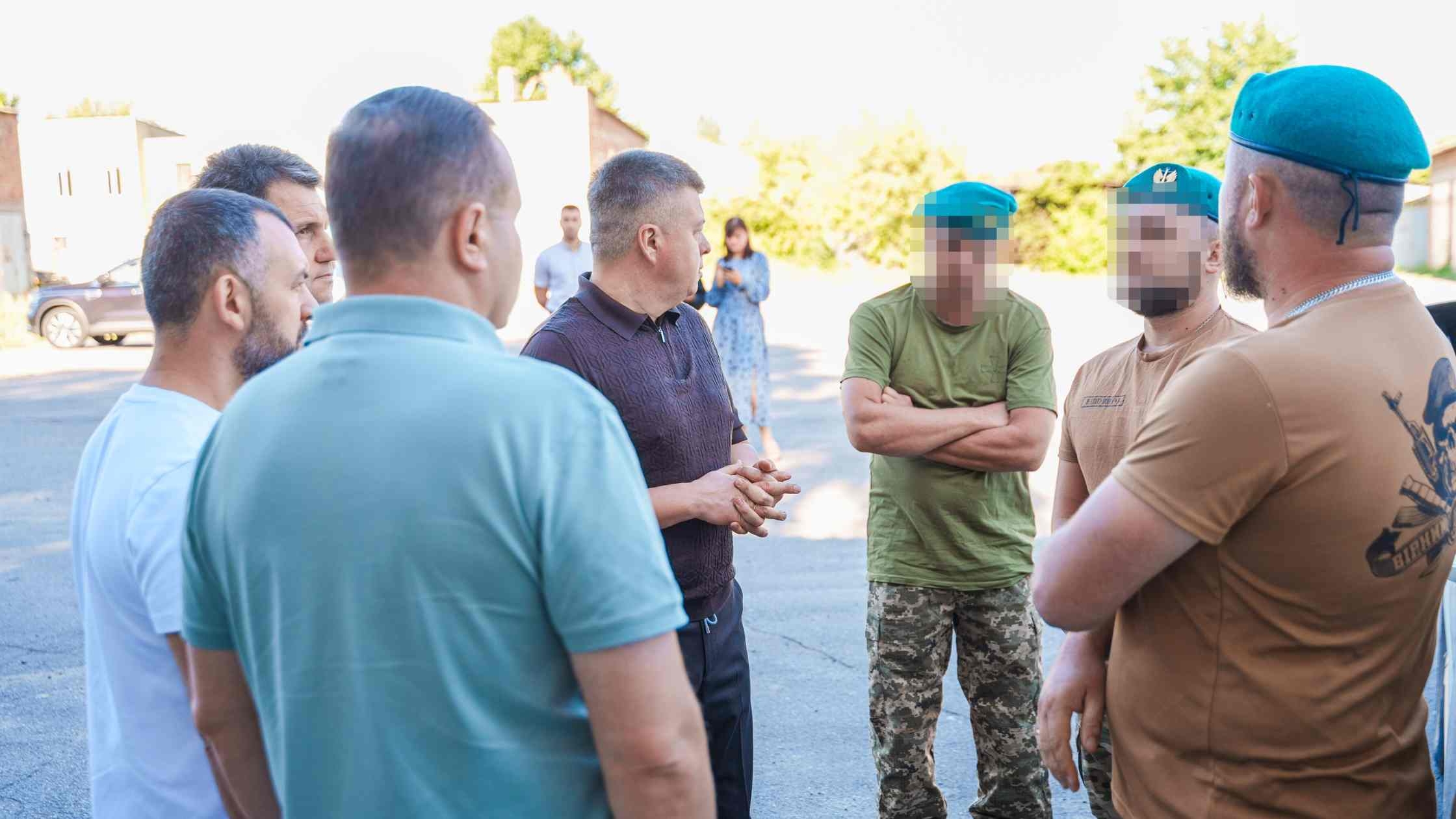 Морпіхам 37 бригади передали з Вінниці два надійні позашляховики