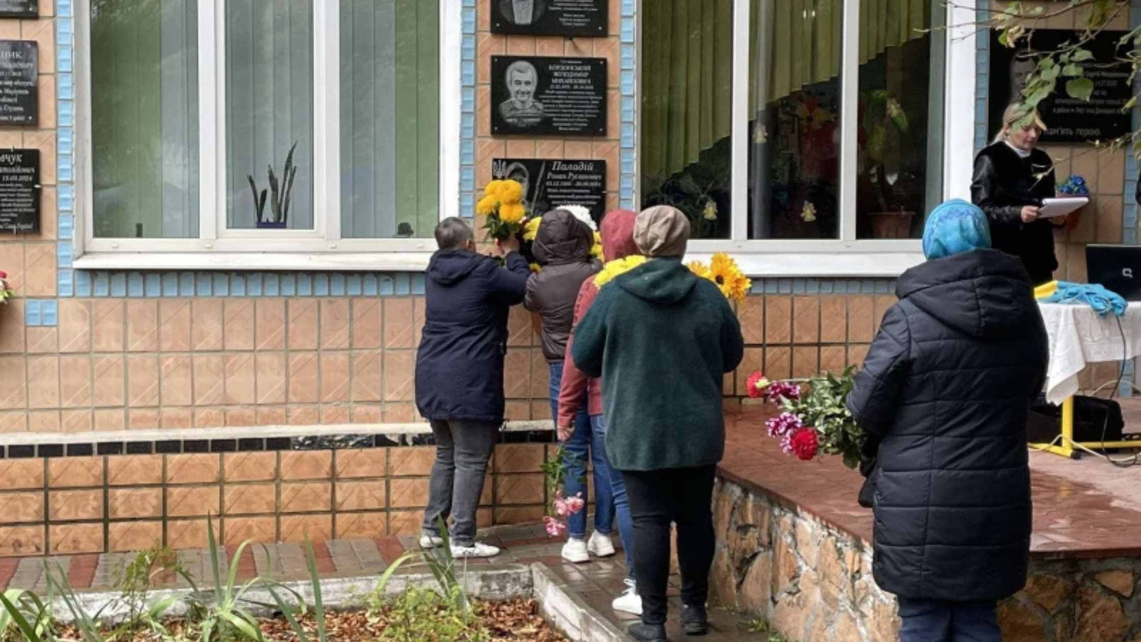 На честь загиблого воїна з Тульчинського району відкрили меморіальну дошку