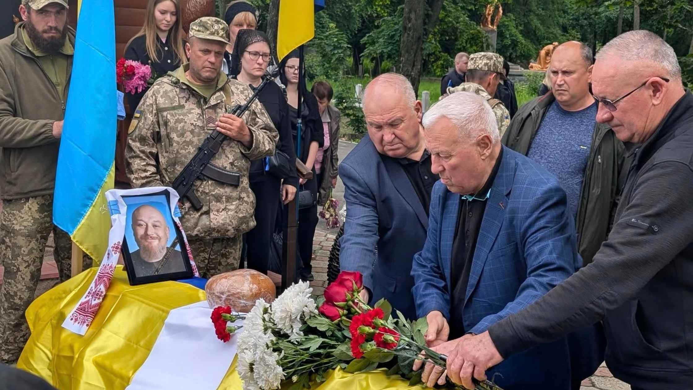 На Гайсинщині проводжали на вічний спочинок Героя, який загинув у Курській області