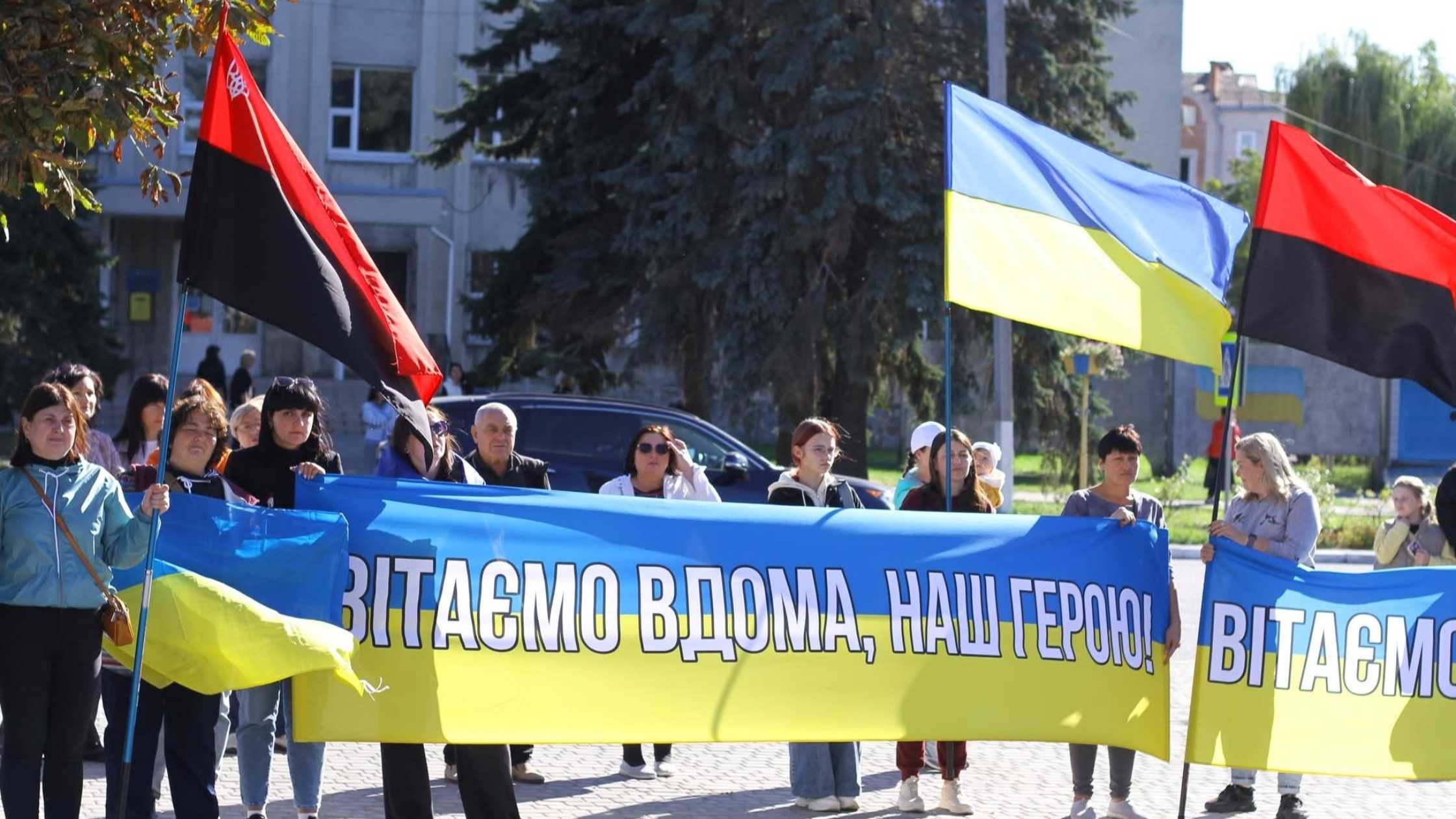 На Гайсинщині зустріли Героя-десантника, який повернувся з ворожого полону