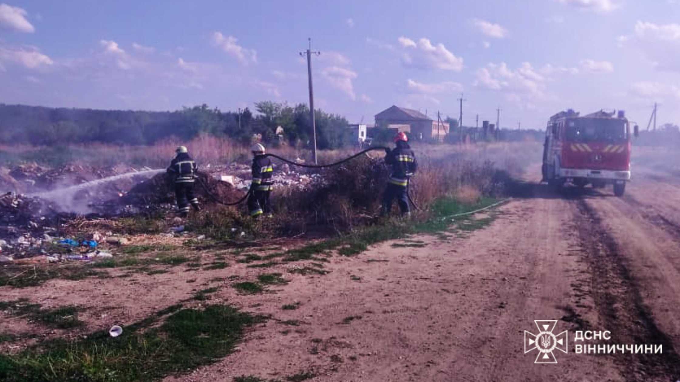 На полі в Калинівській громаді загорівся тюкопрес