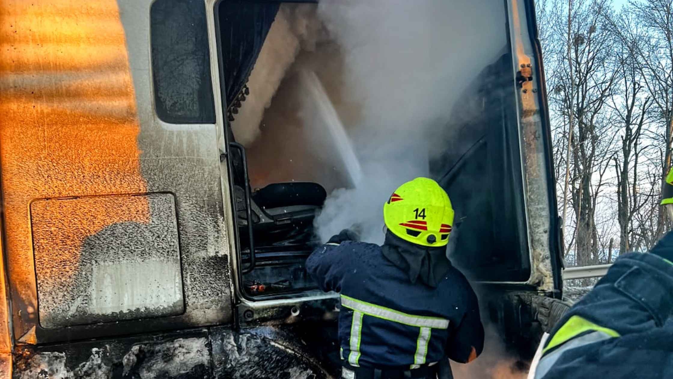 На трасах Вінниччини горіли дві багатотонні вантажівки