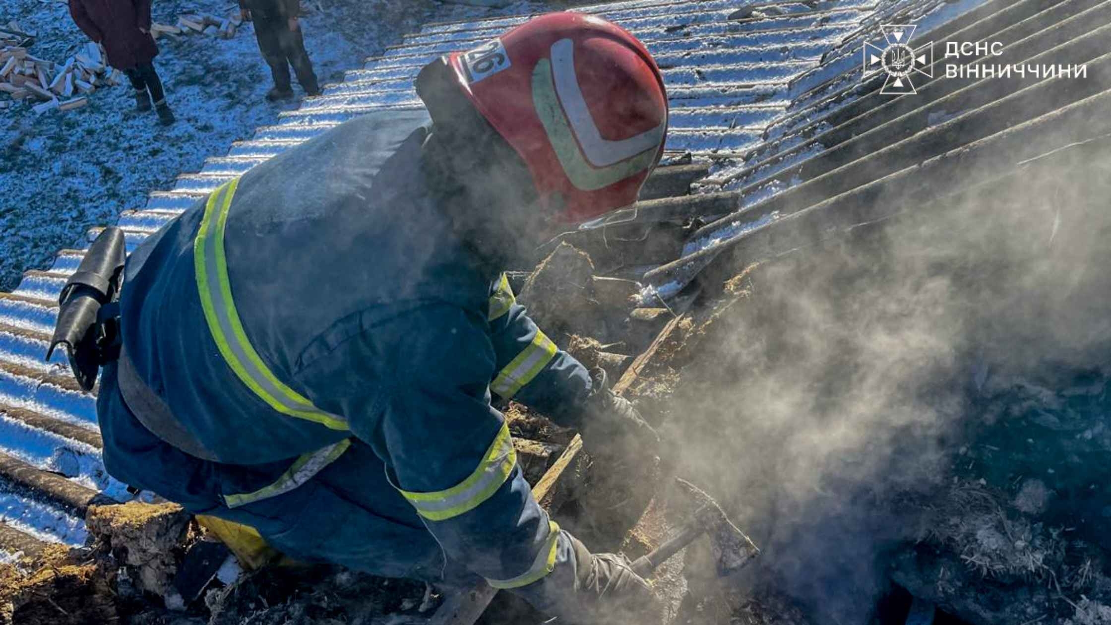 На Вінниччині горіла вантажівка та три заклади харчування