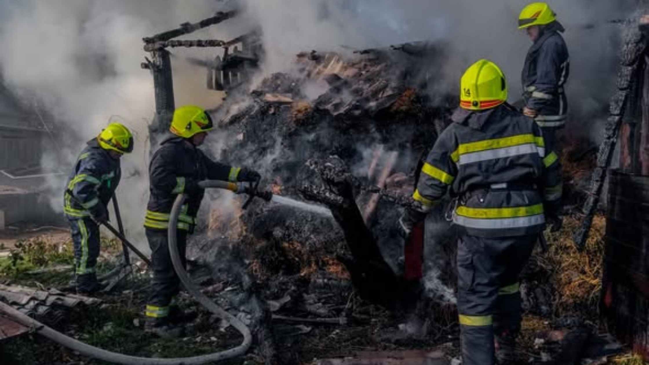 На Вінниччині горіла зерносушарка, адміністративна будівля та приватний сінник