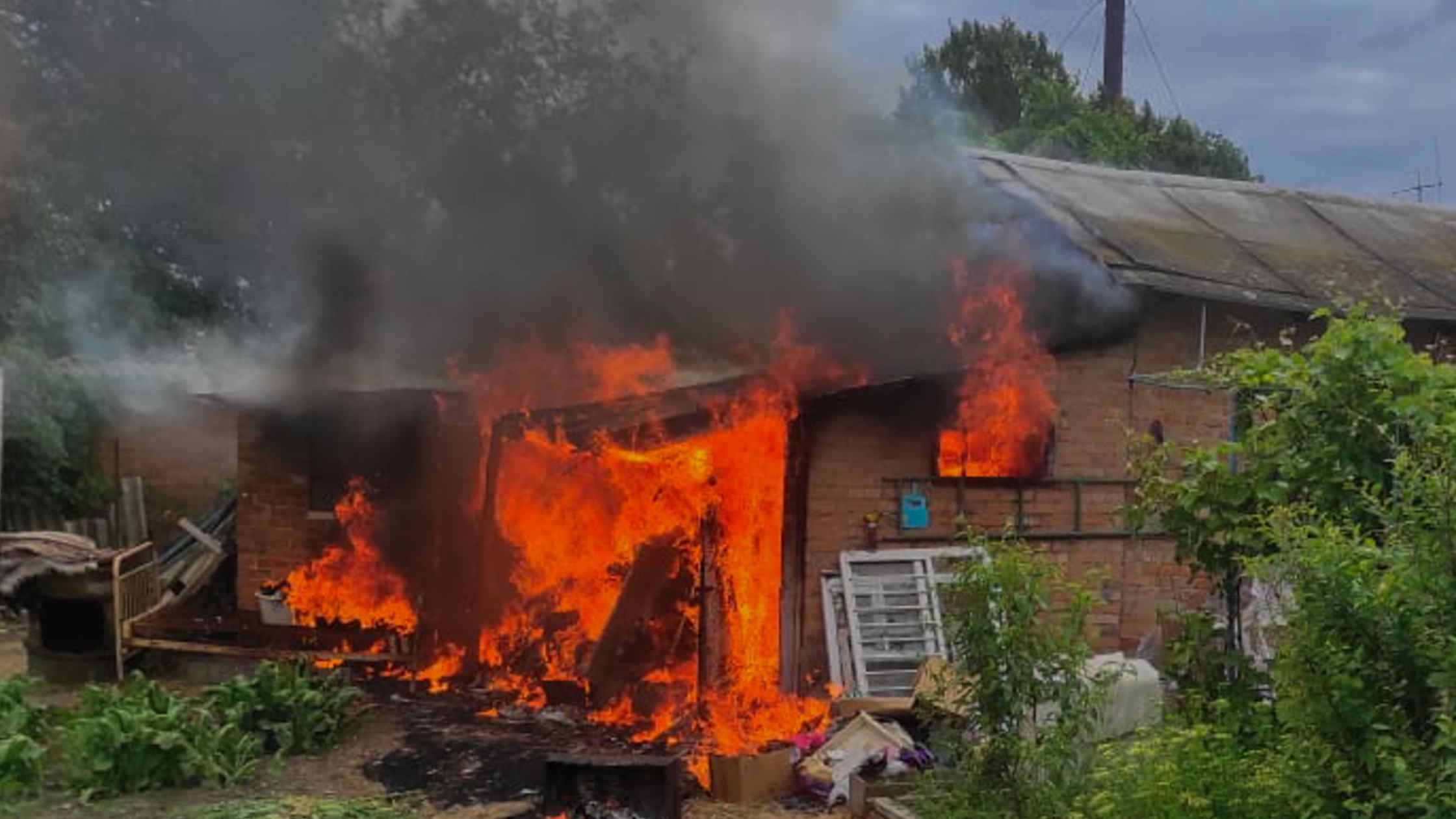 На Вінниччині горіли господарські споруди у трьох громадах