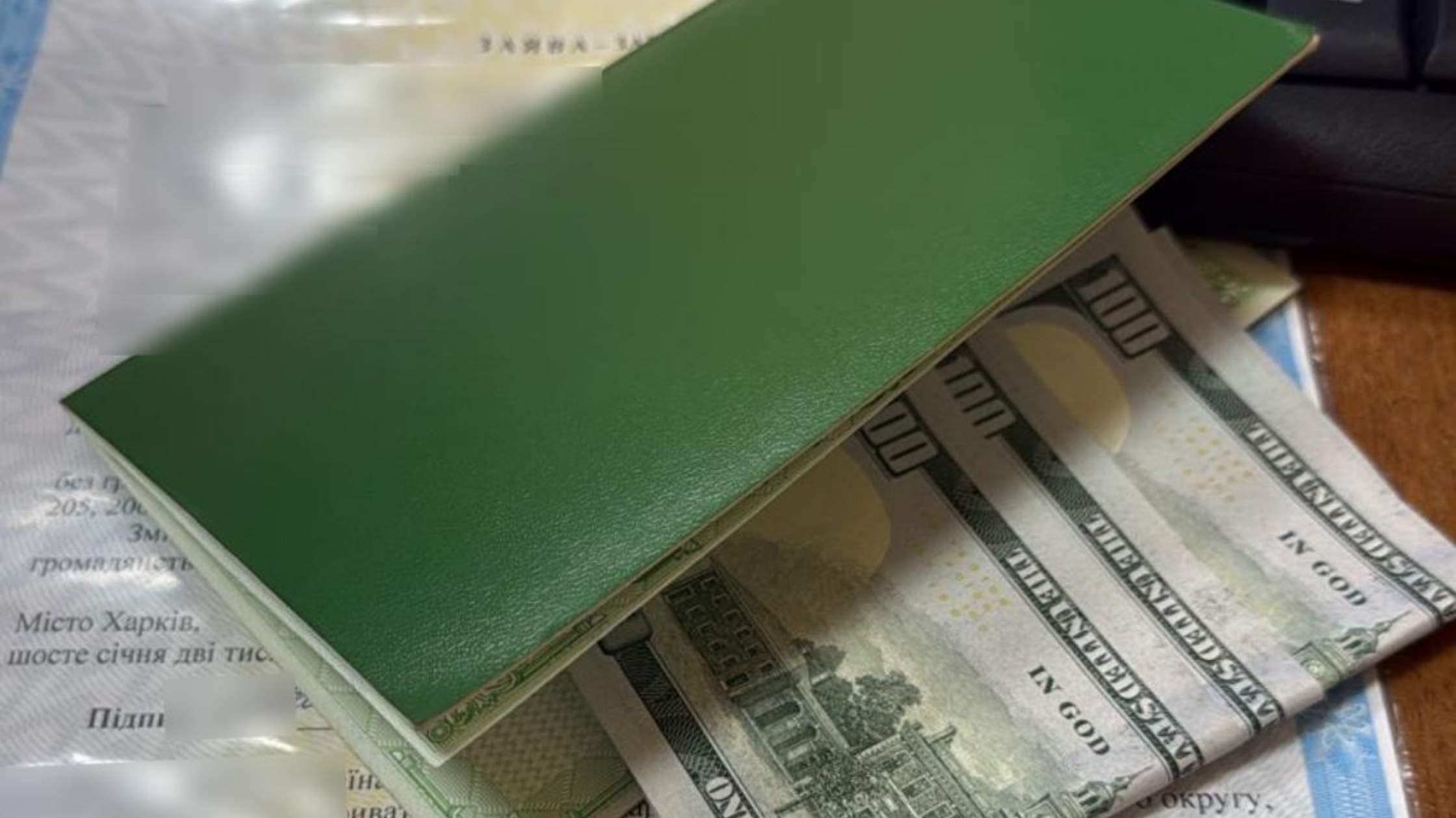 На Вінниччині іноземець дав хабар за племінника, який не мав підстав для перетину кордону