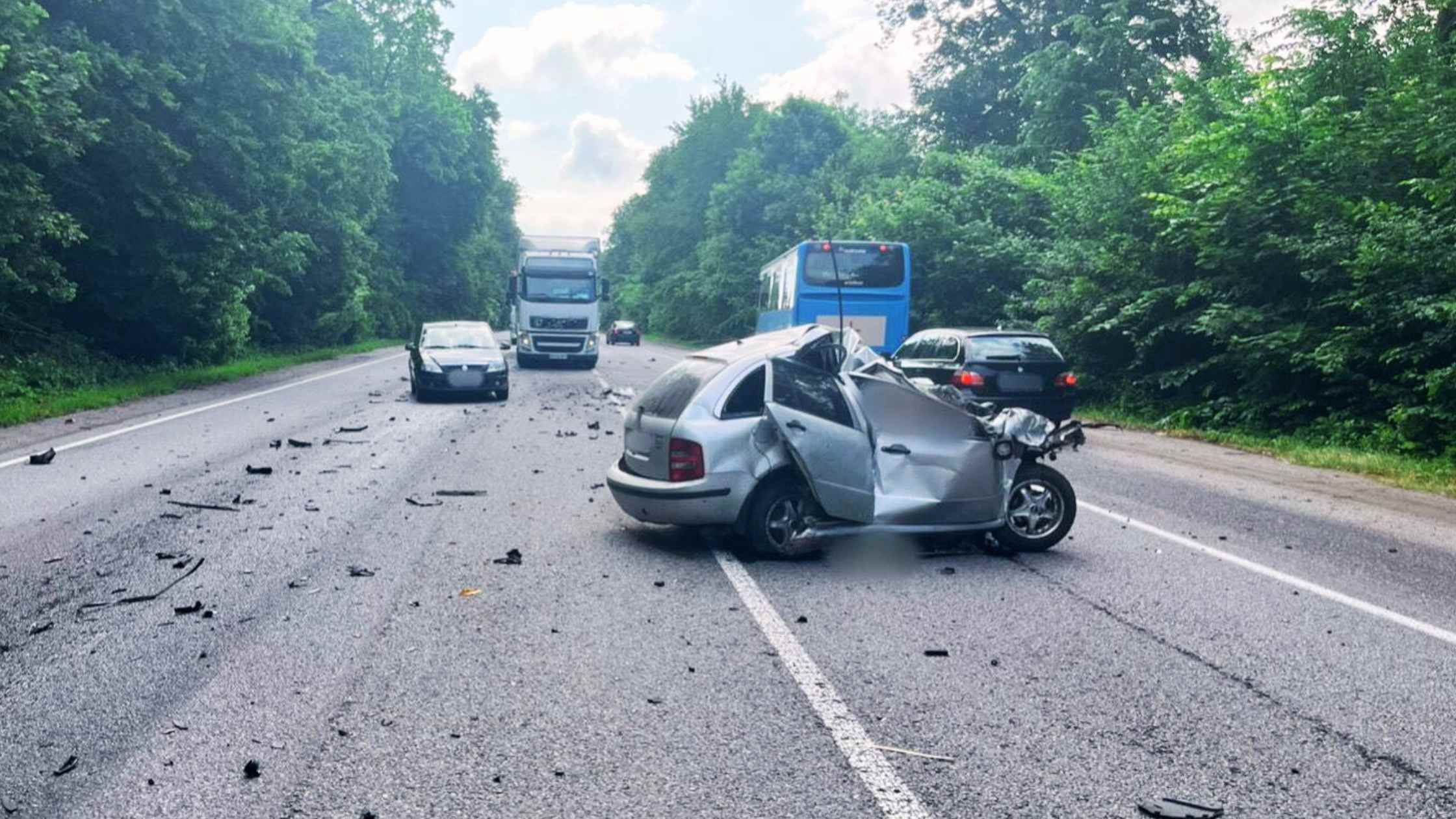 На Вінниччині на трасі зіткнулись два автопоїзди та легковик — три учасники аварії загинули