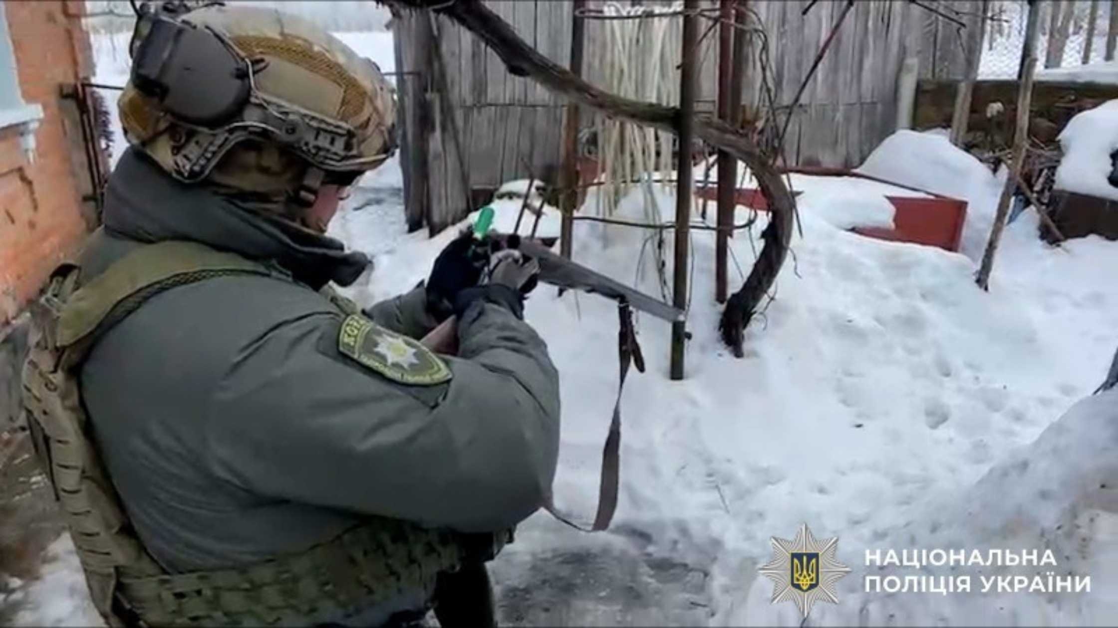На Вінниччині підозрюваний зустрів поліцію з зародженою рушницею