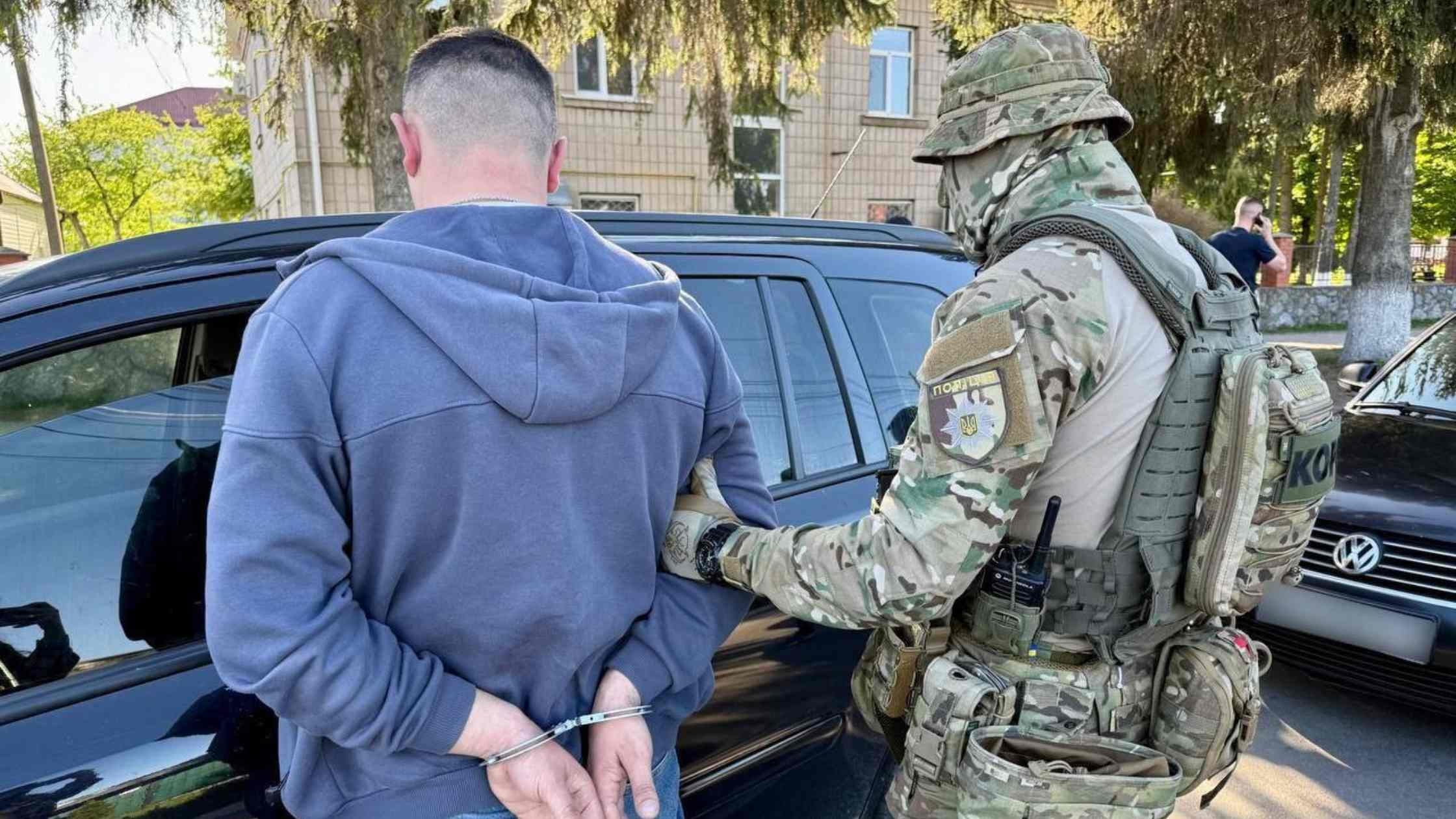 На Вінниччині посадовці за 4 тис. доларів “звільняли” від служби в бойових підрозділах