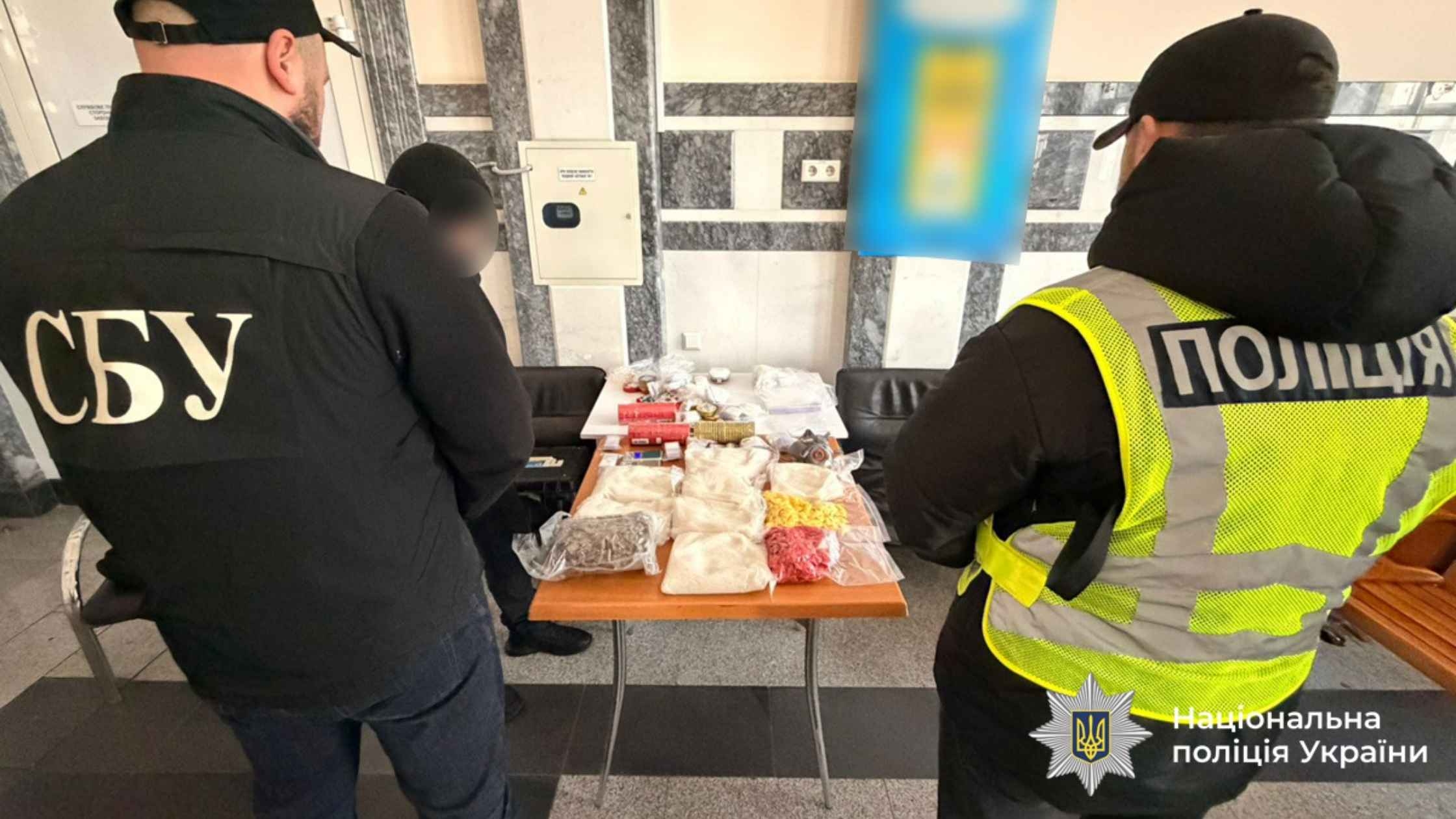 На Вінниччині правоохоронці ліквідували дві наркомережі та підпільну лабораторію