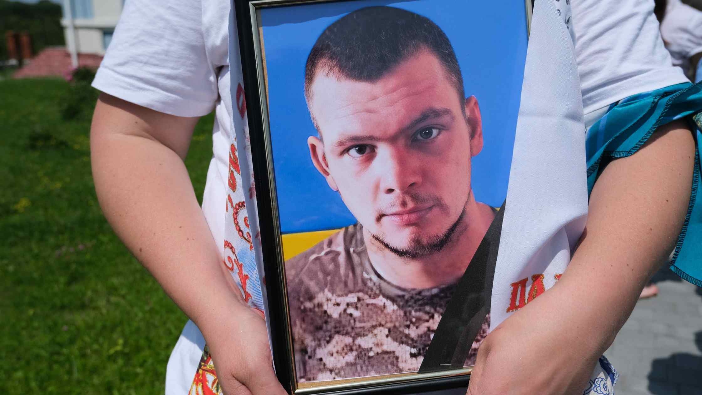 На Вінниччині прощались з Героєм АТО, який пішов з життя через хворобу