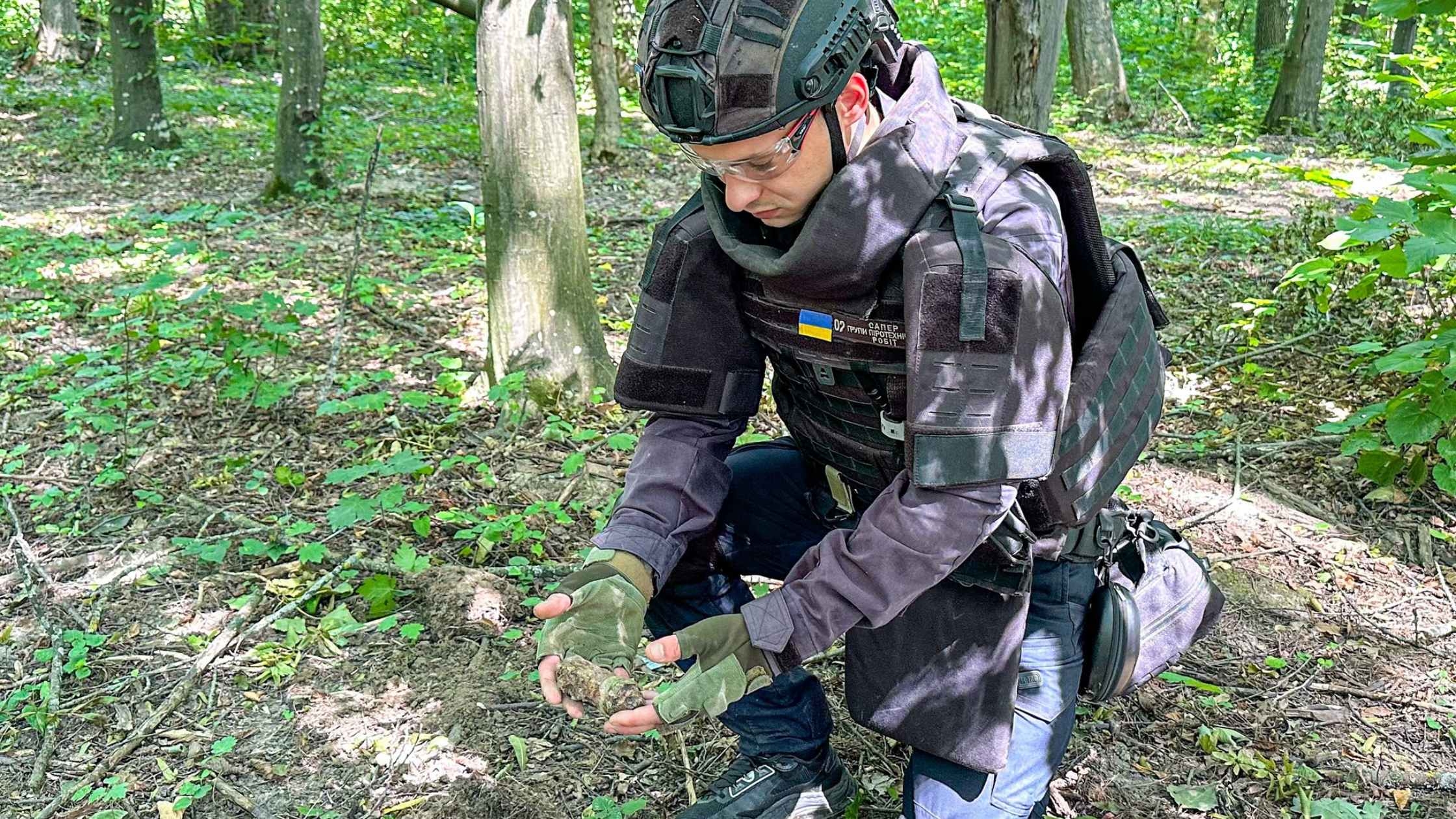 На Вінниччині сапери ДСНС знищили 11 артилерійських снарядів і міну