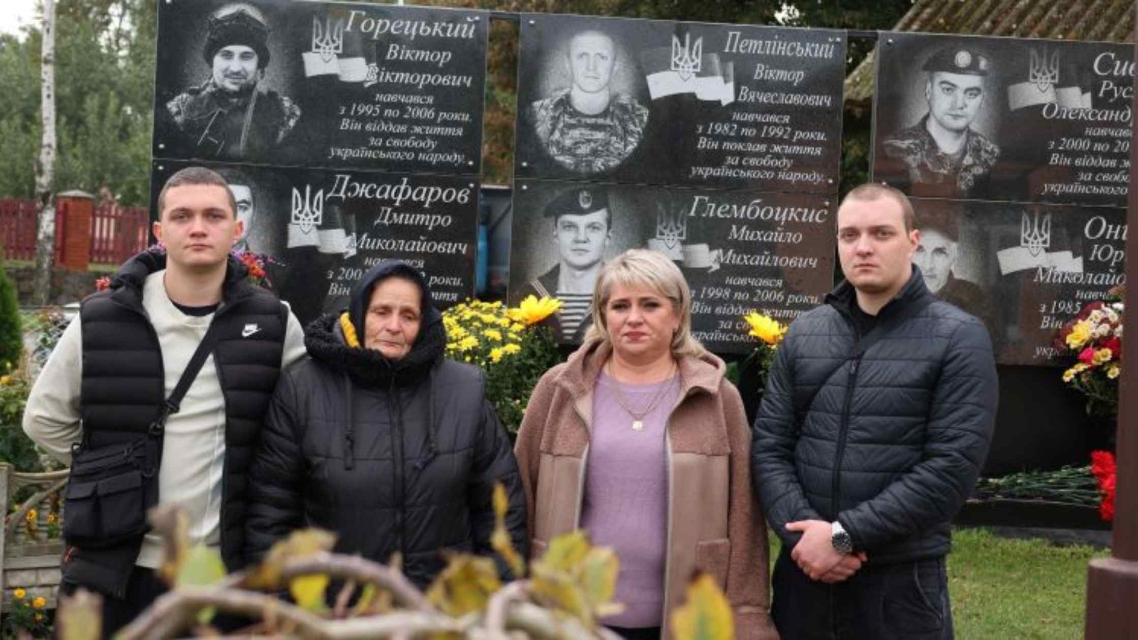 На Вінниччині відкрили меморіальну дошку загиблому Захиснику Віктору Петлінському