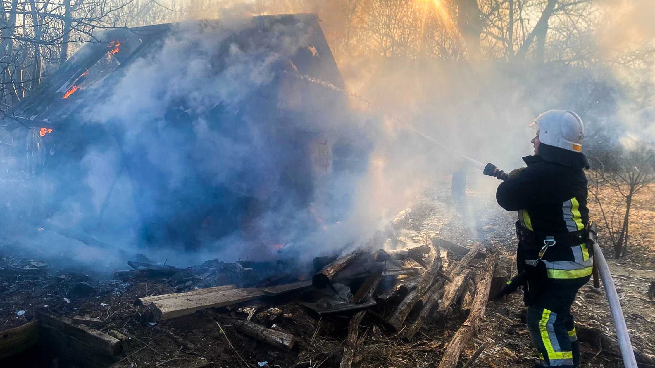 На Вінниччині вогонь нищив господарчі будівлі та житлові будинки