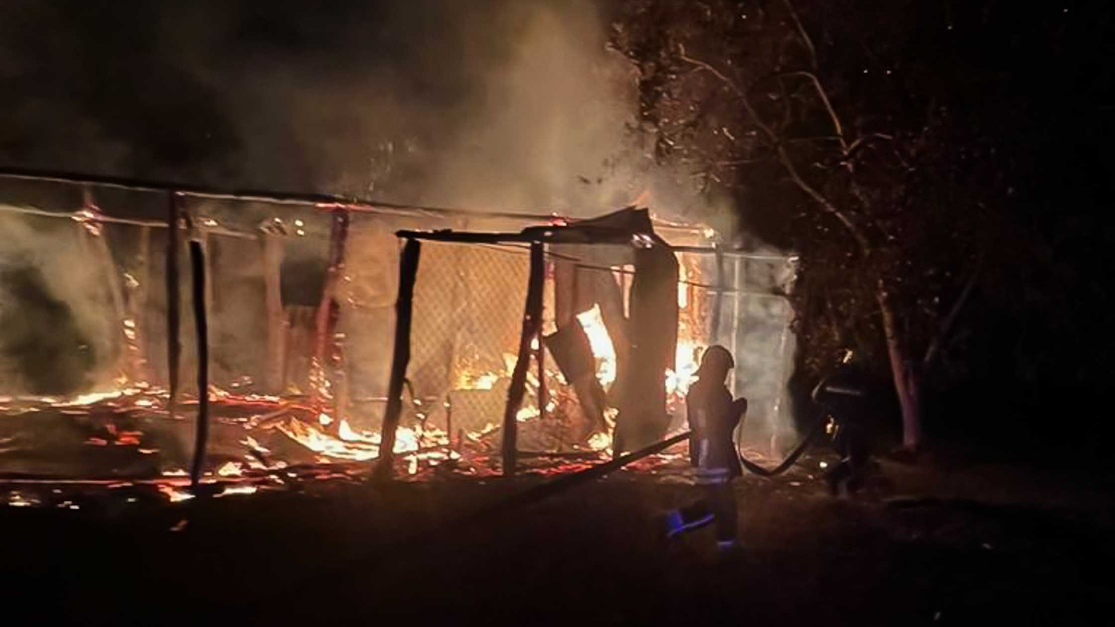 На Вінниччині вогонь нищив господарські споруди