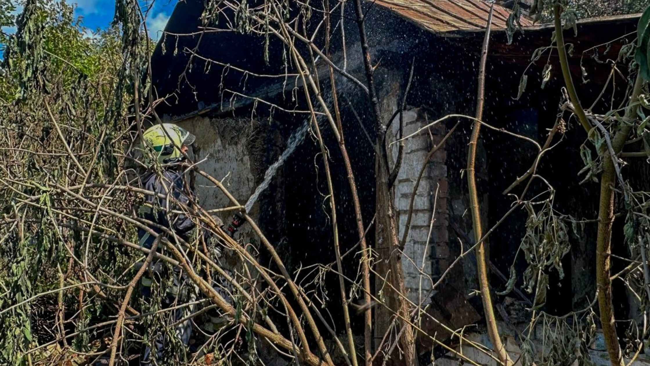 На Вінниччині загорілись два автомобілі - один з них прямо на ходу