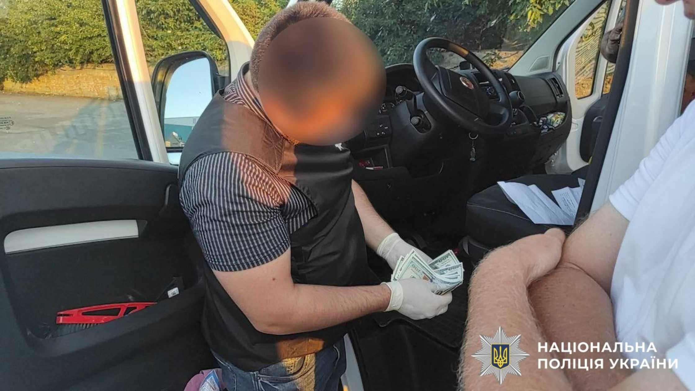 На Вінниччині залізничник вимагав 2000 доларів за допомогу з працевлаштуванням